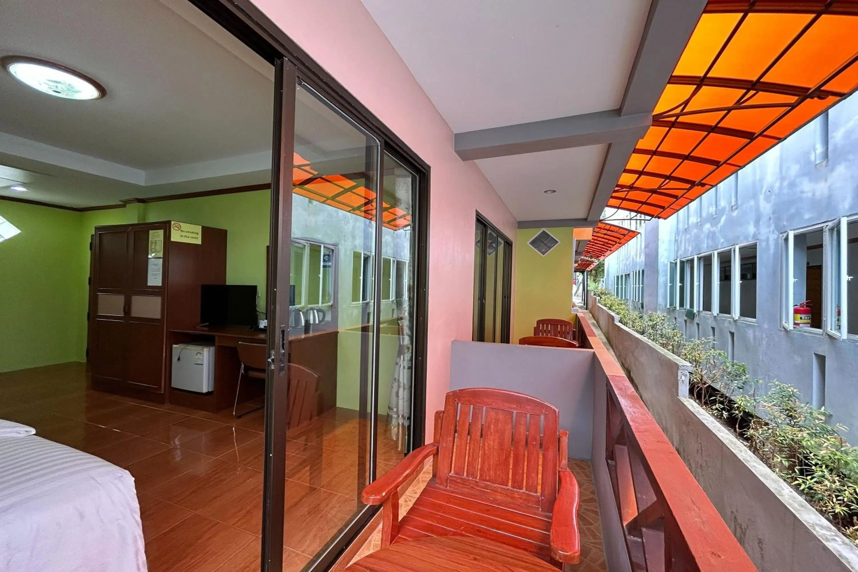 Balcony/Terrace, Bed in Me Mee Place & Tour Krabi
