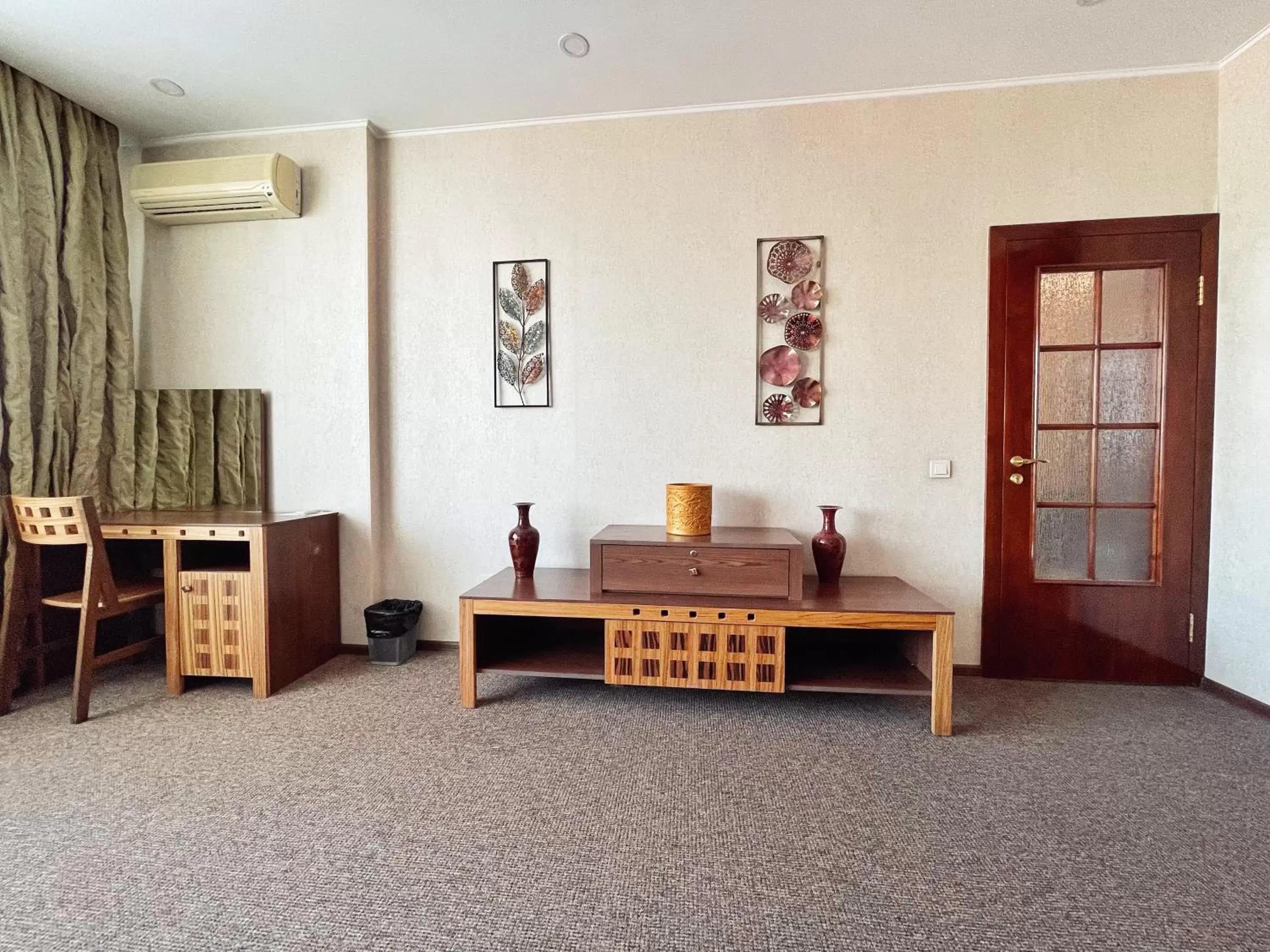 Bedroom, Seating Area in Golden Dragon