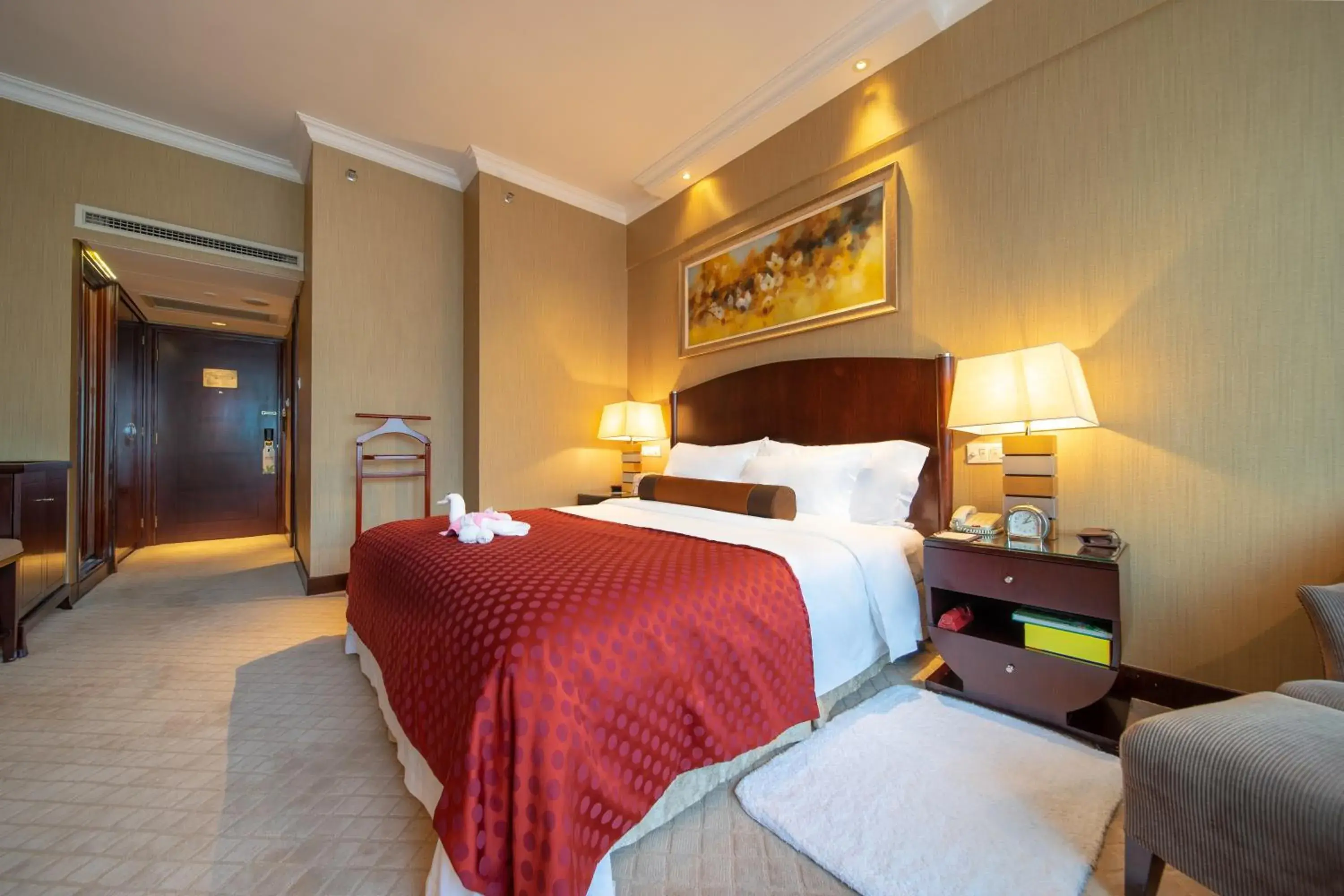 Photo of the whole room, Bed in Grand International Hotel