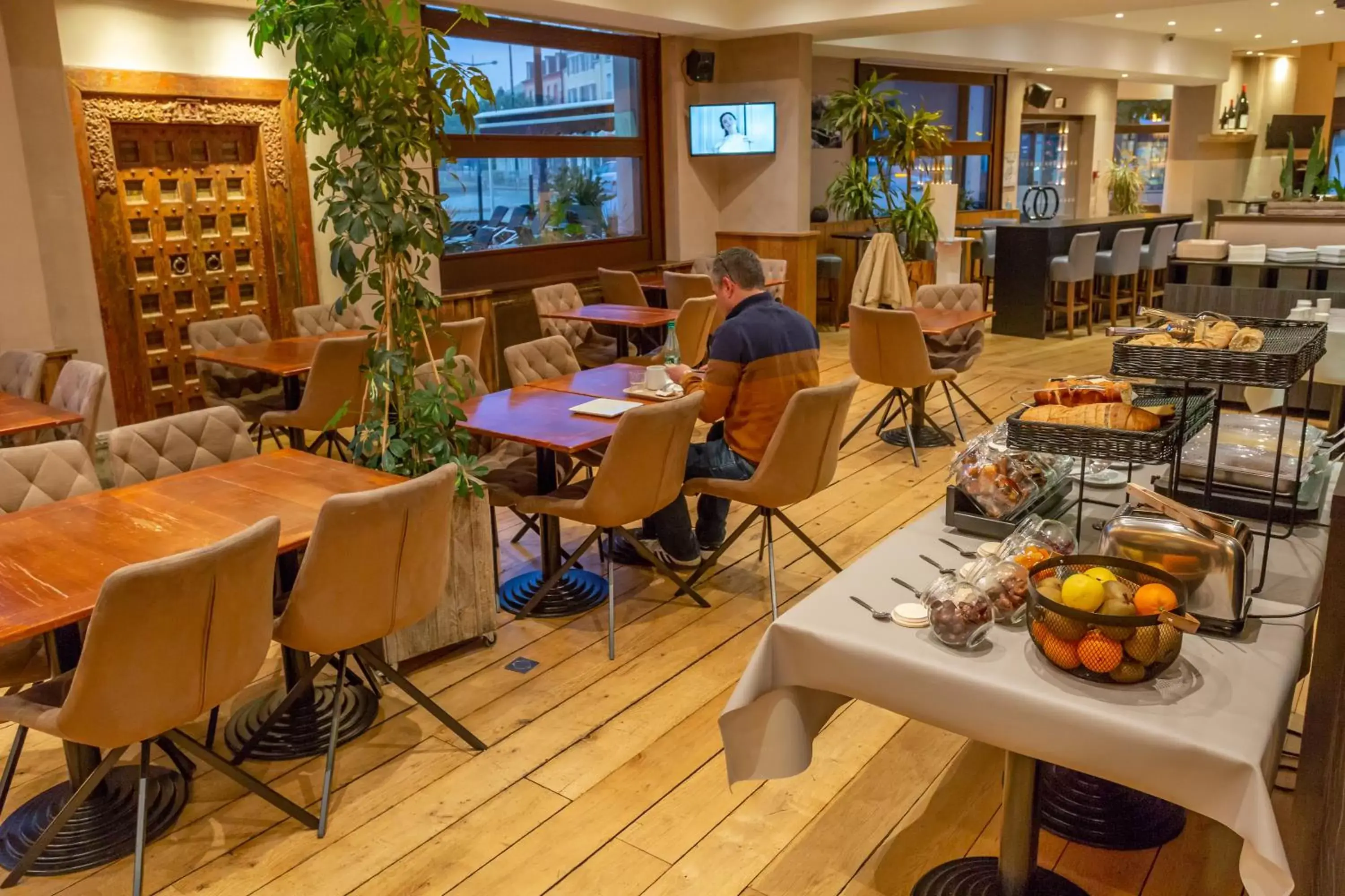 Breakfast, Restaurant/Places to Eat in The Originals City, Hôtel Le Berry, Bourges