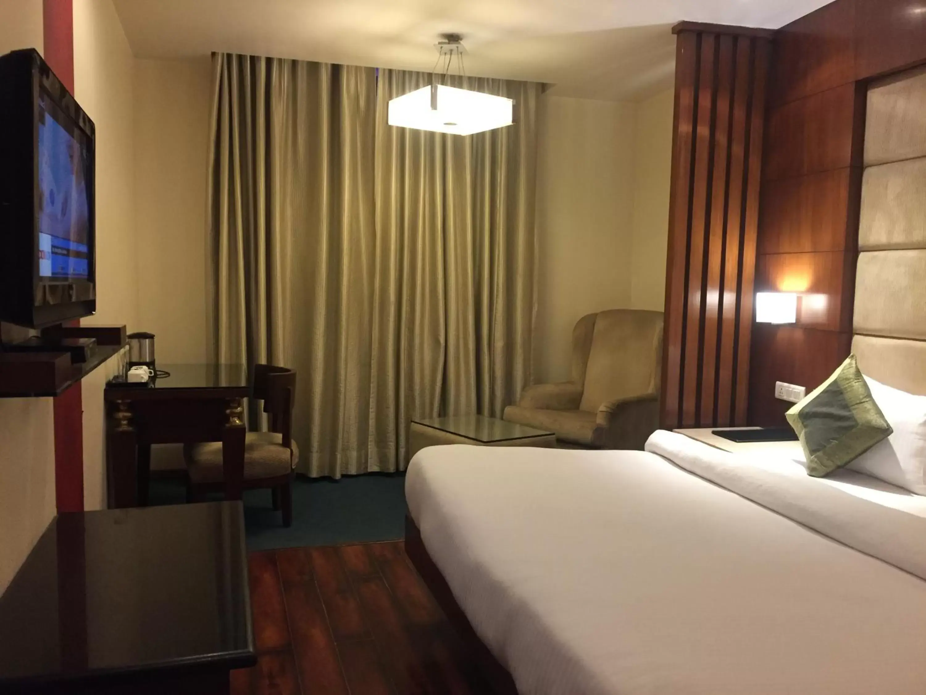 Photo of the whole room, Bed in Hotel Aura