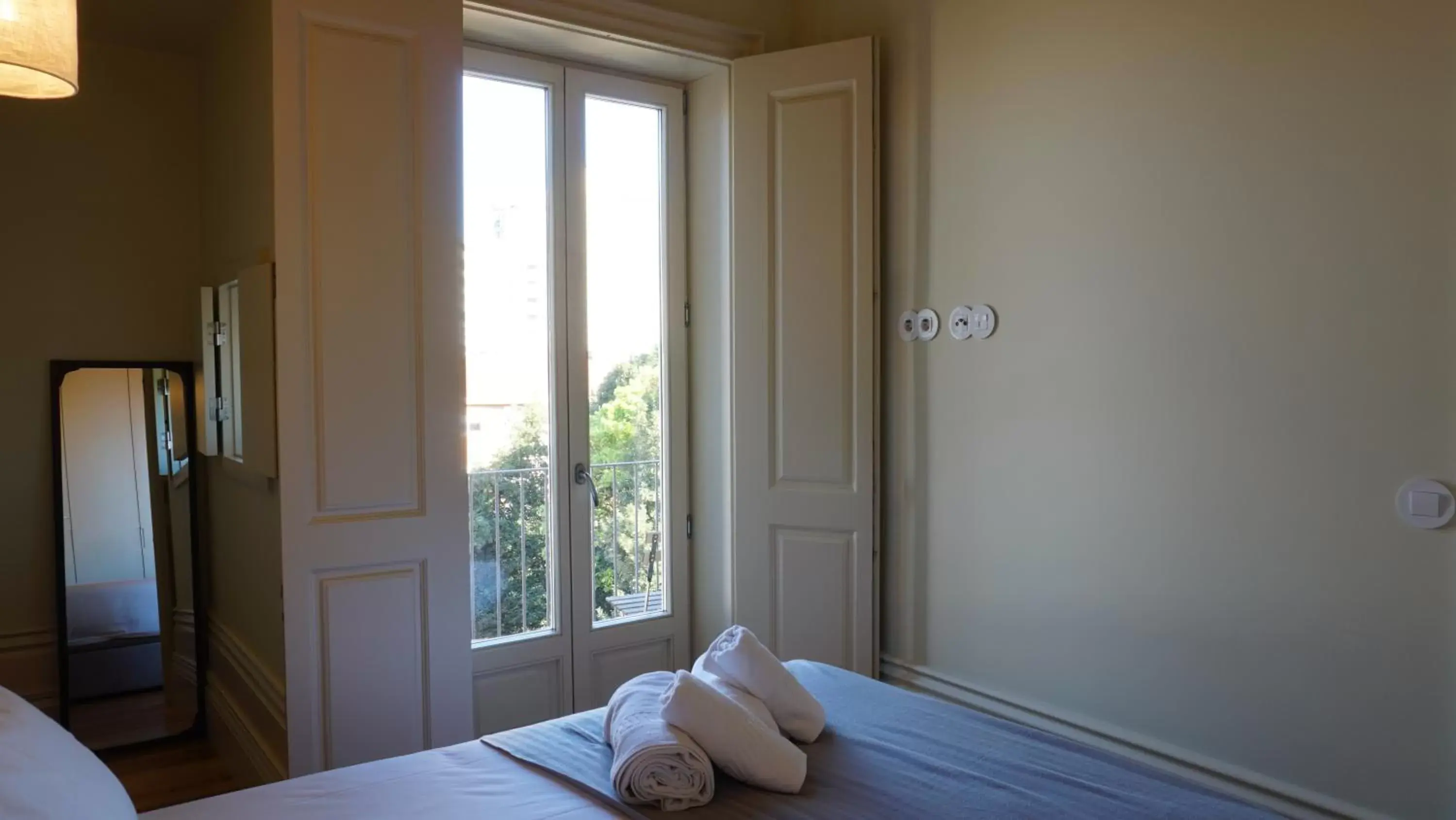 Balcony/Terrace, Bed in Aparthotel Oporto Palace