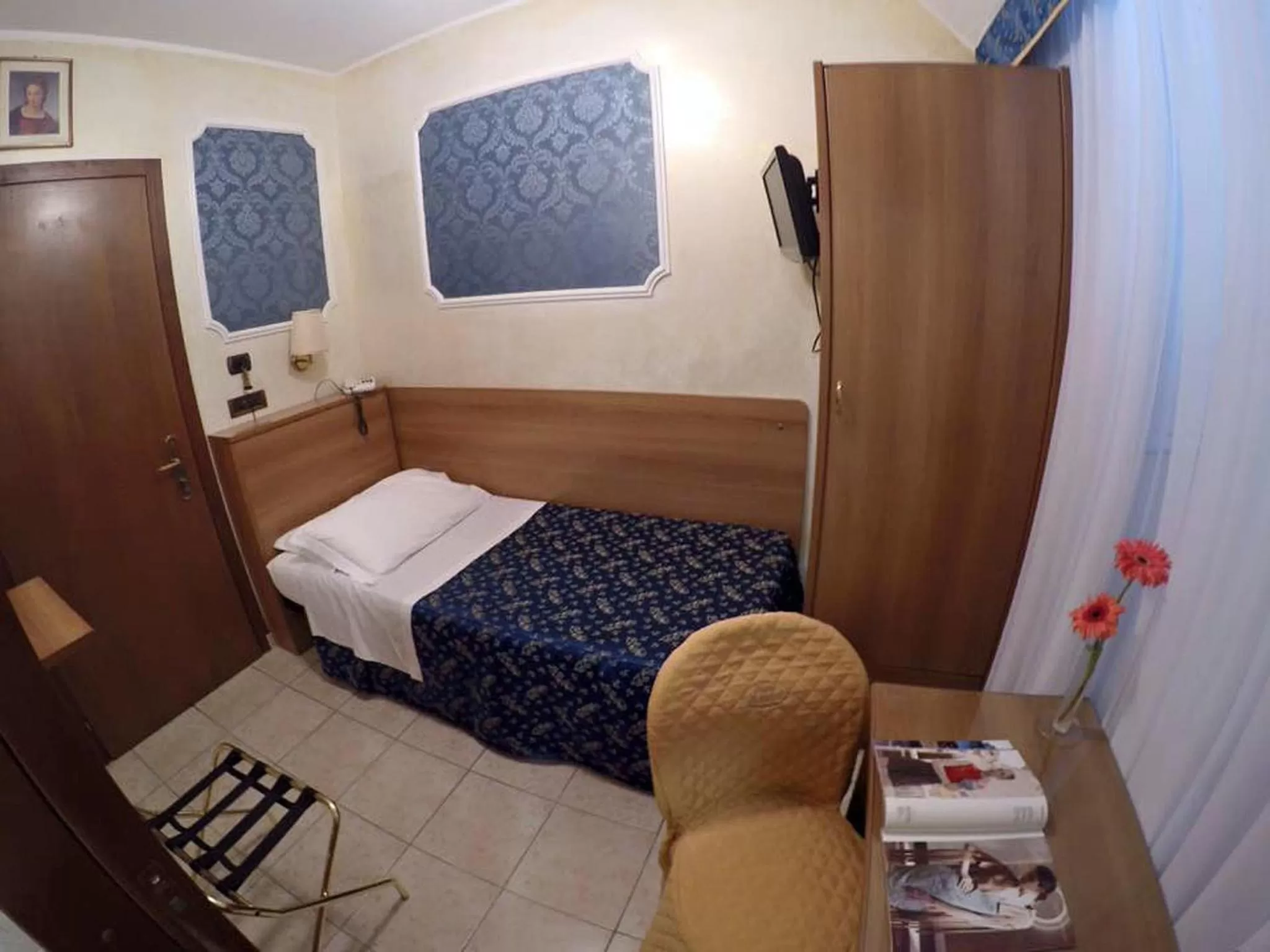 Photo of the whole room, Bed in Hotel Assisi