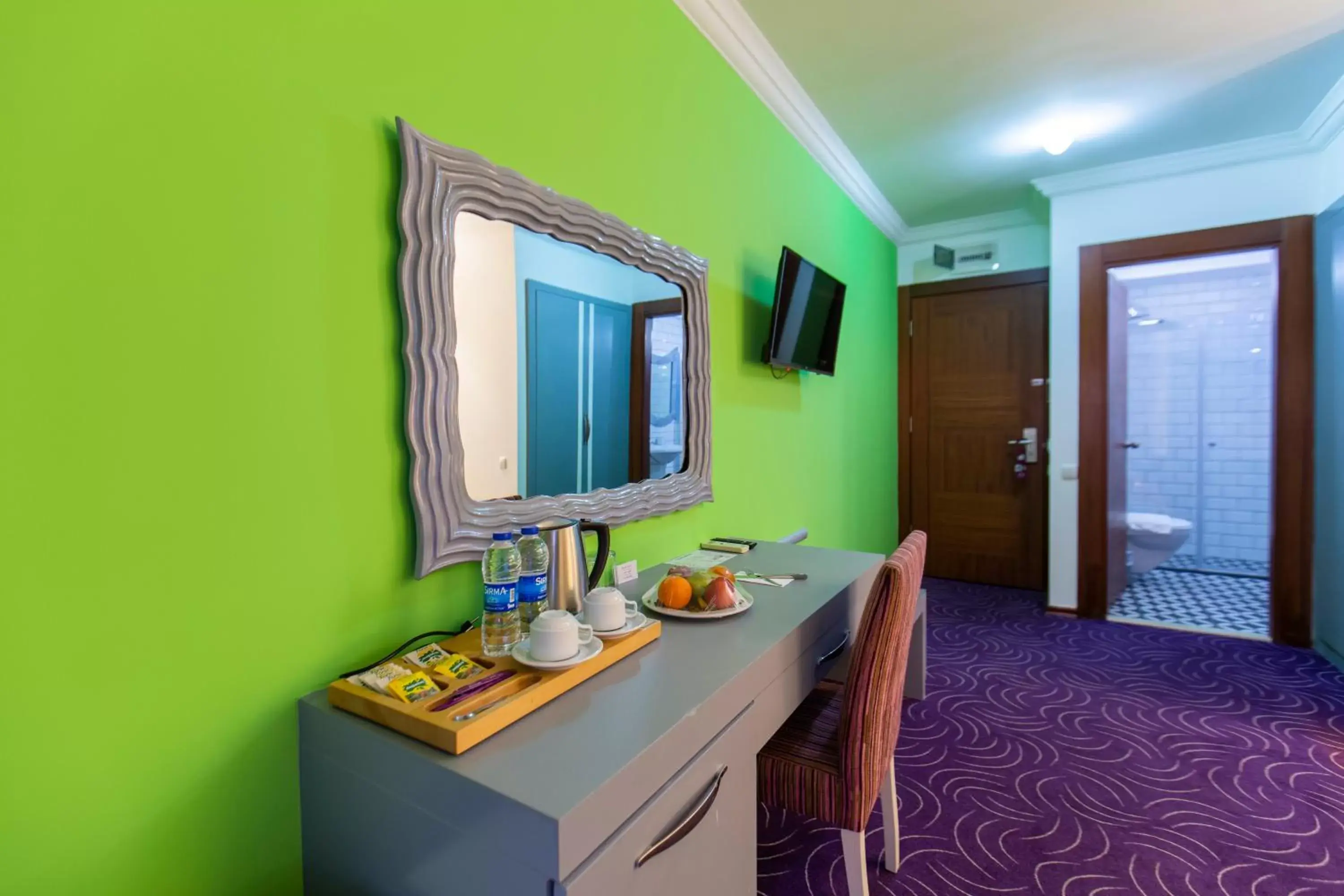 TV and multimedia, TV/Entertainment Center in Mene City Hotel