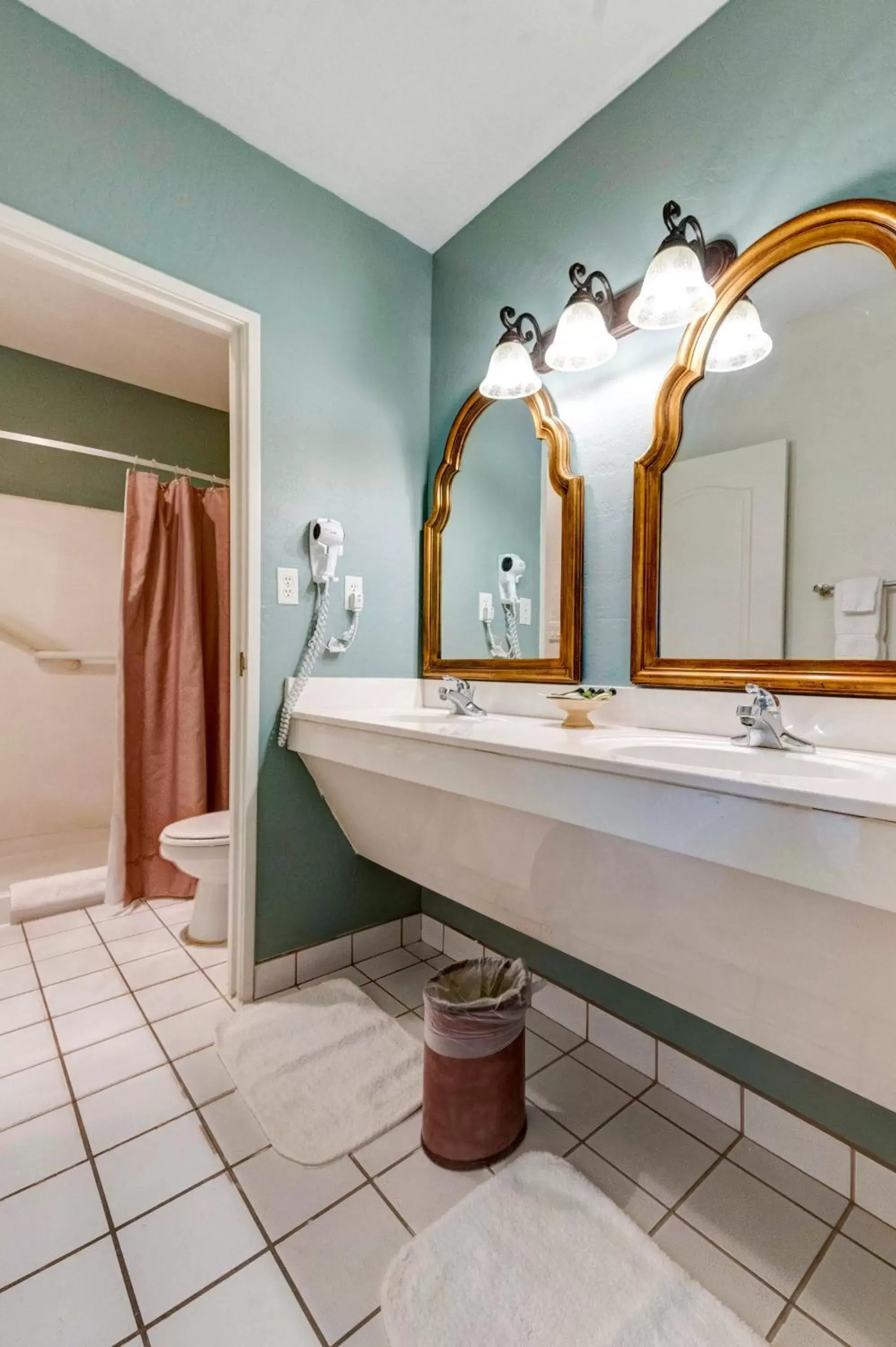 Shower, Bathroom in Forest Villas Hotel