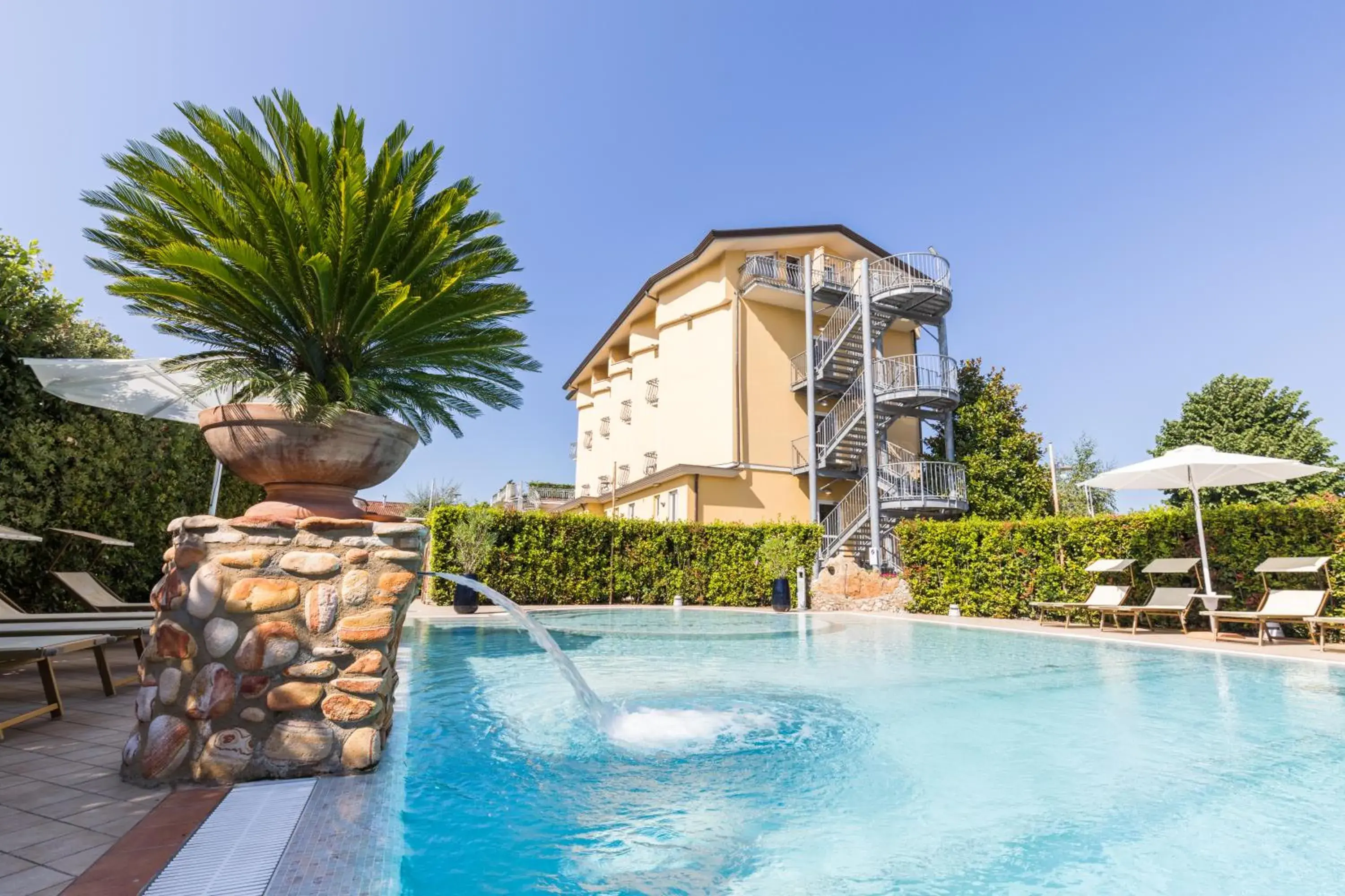 Swimming Pool in Hotel Villa Tiziana