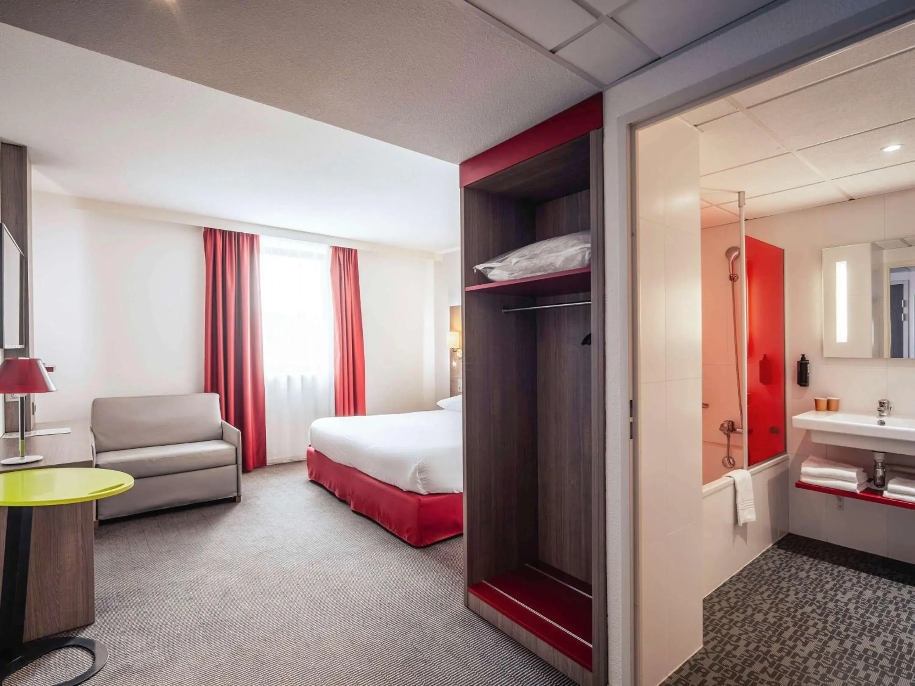 Photo of the whole room, Bed in ibis Styles Toulouse Cite Espace