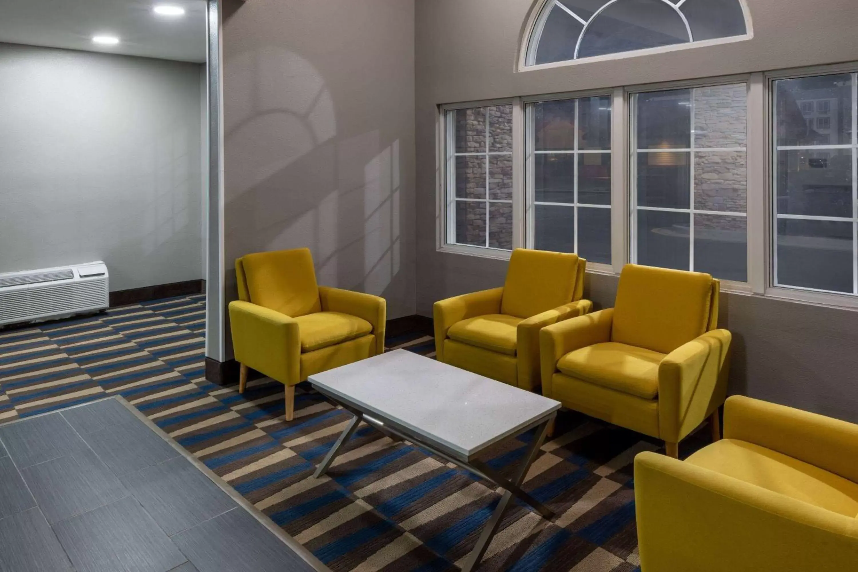 Lobby or reception, Seating Area in Microtel Inn & Suites by Wyndham Bossier City