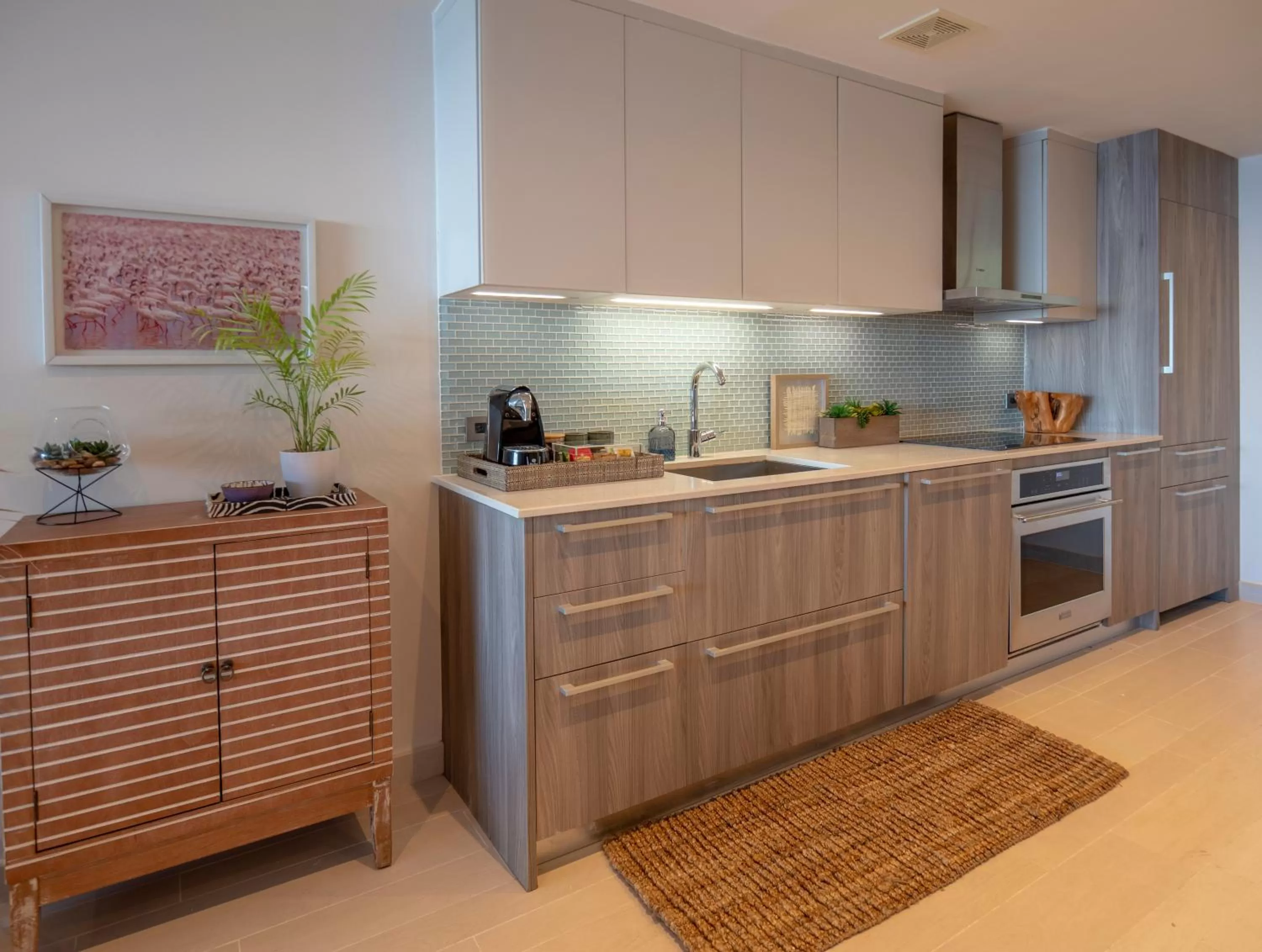Kitchen or kitchenette in Hodges Bay Resort & Spa, an HQ Luxury Resort & Residences