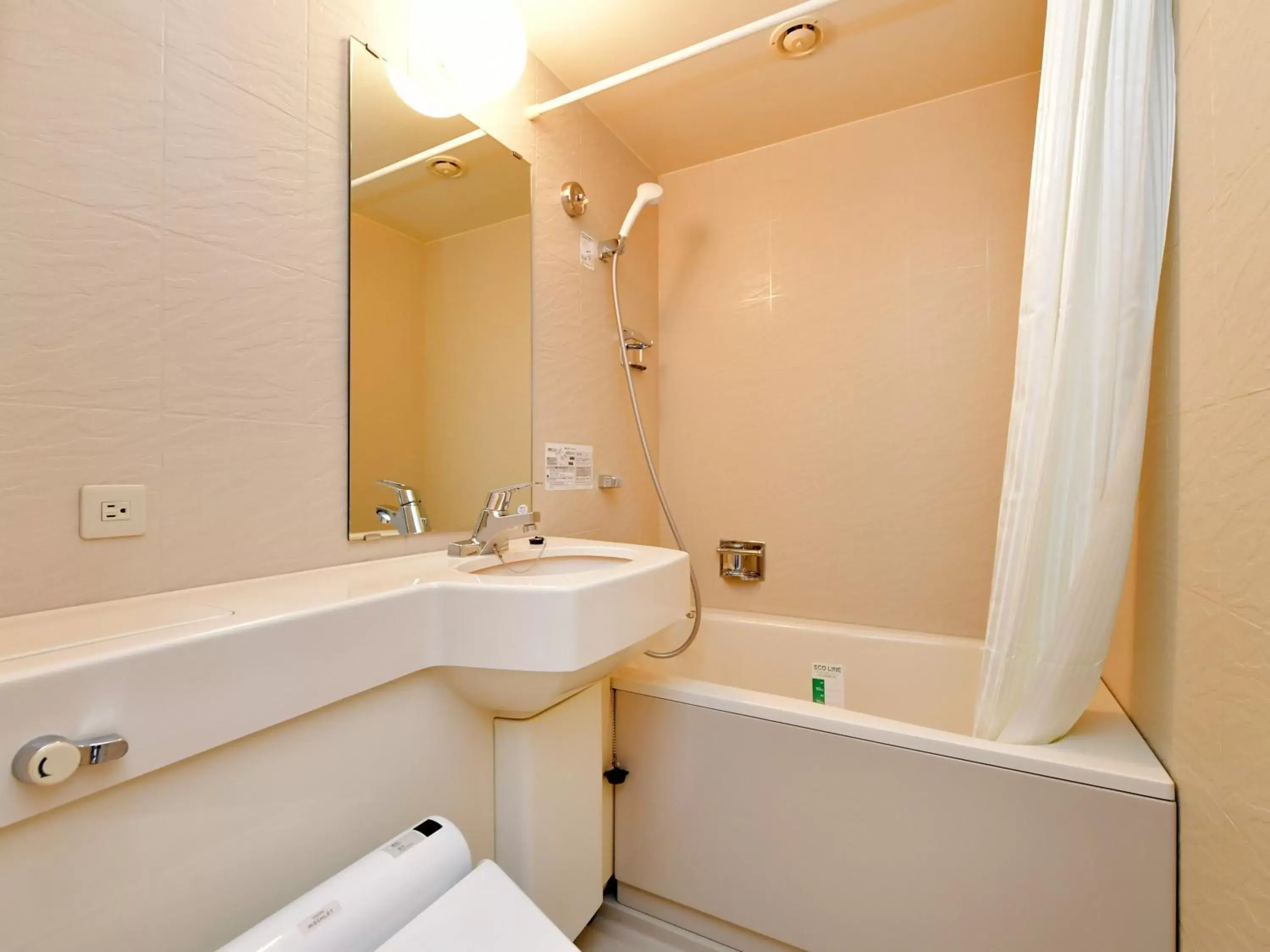 Photo of the whole room, Bathroom in APA Hotel Ogaki Ekimae