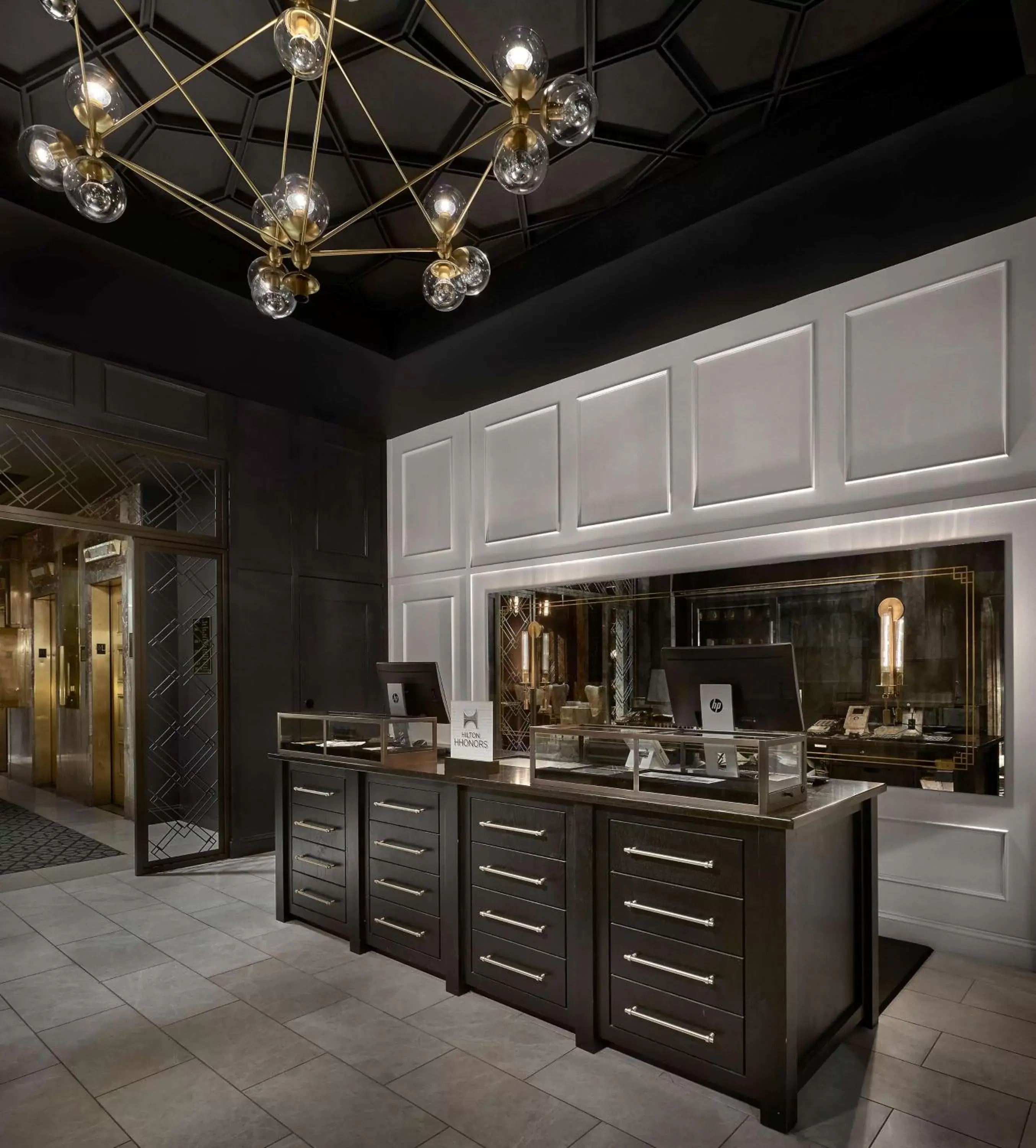 Lobby or reception, Kitchen/Kitchenette in Hotel Phillips Kansas City, Curio Collection By Hilton
