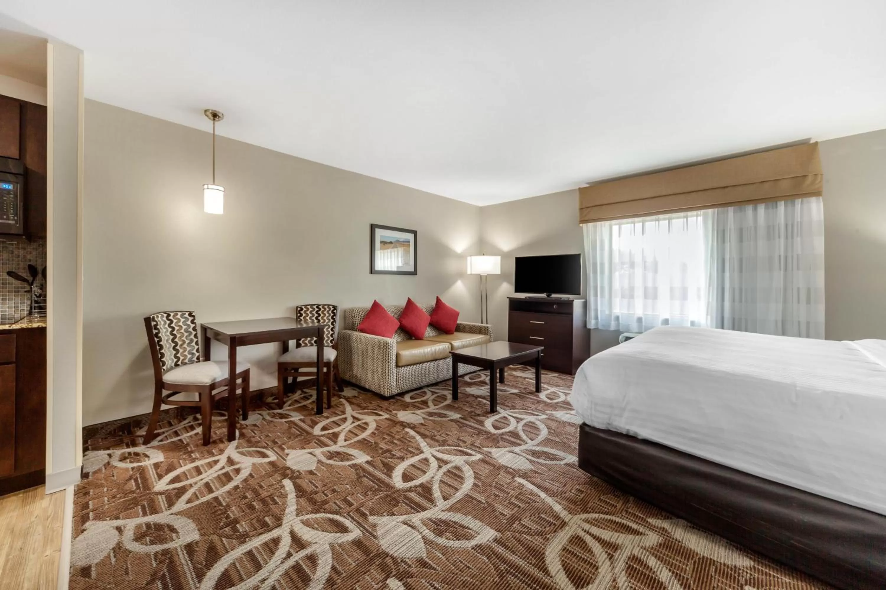 Photo of the whole room, Bed in MainStay Suites Lincoln University Area