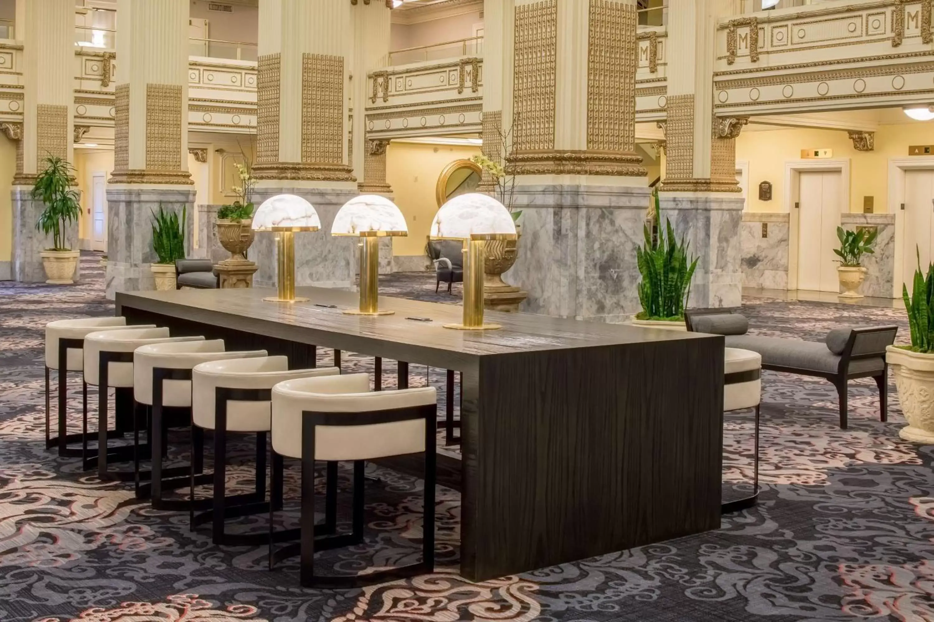 Lobby or reception, Lounge/Bar in Embassy Suites by Hilton Portland Downtown