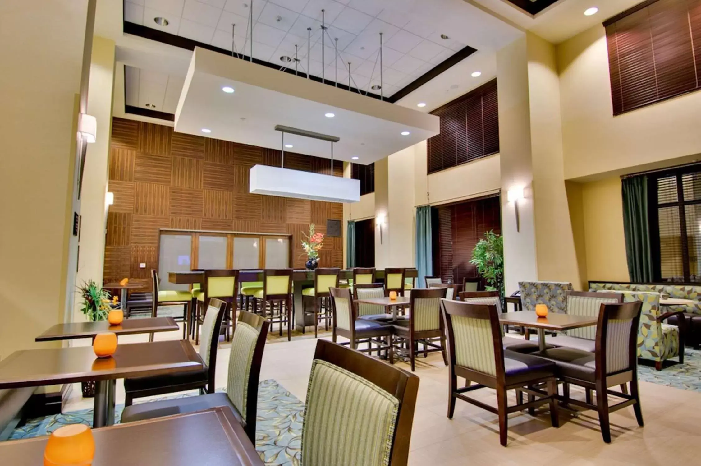 Breakfast, Restaurant/Places to Eat in Hampton Inn & Suites Moreno Valley