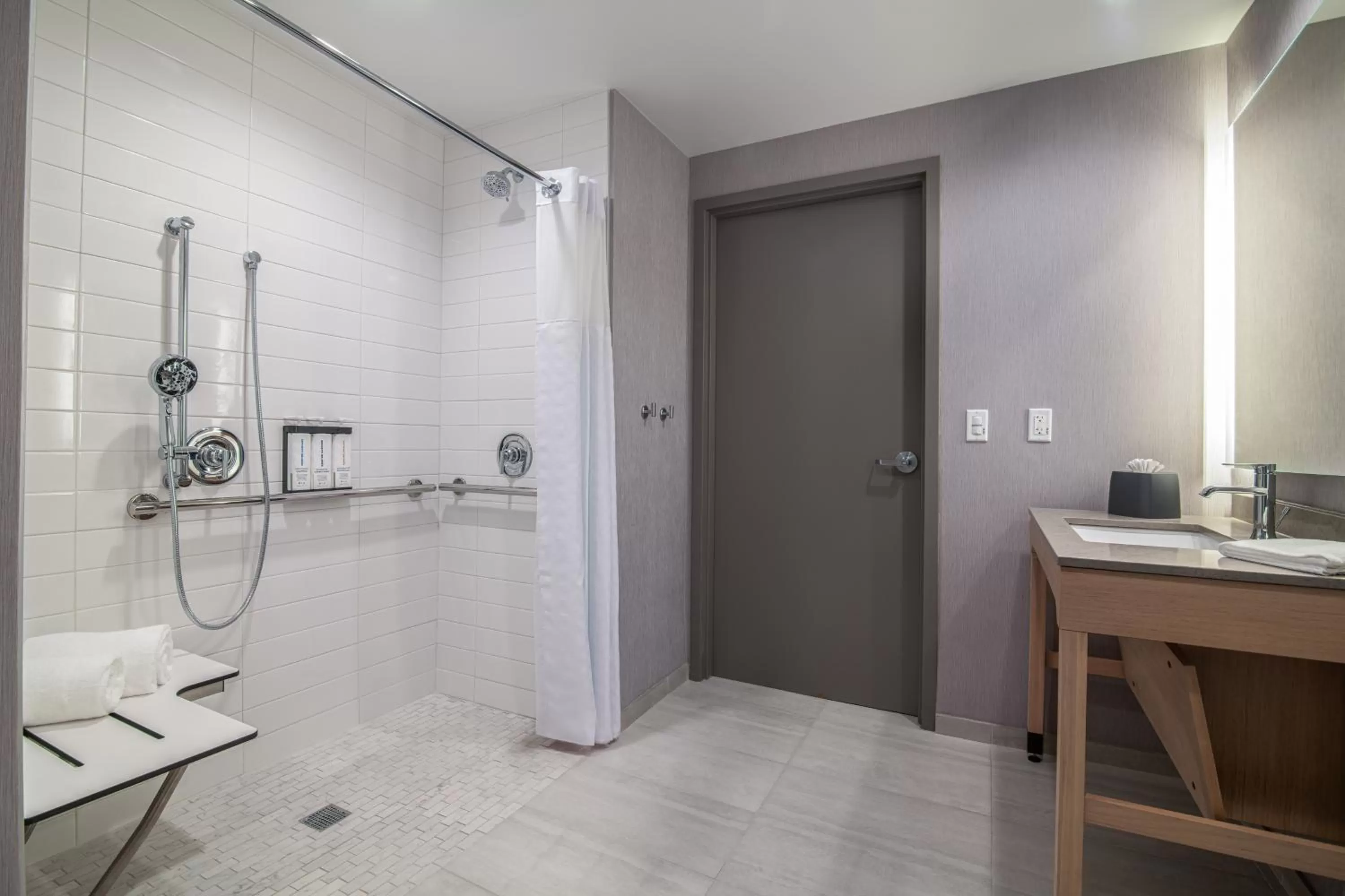 Bathroom in Hyatt Place Newark-Silicon Valley