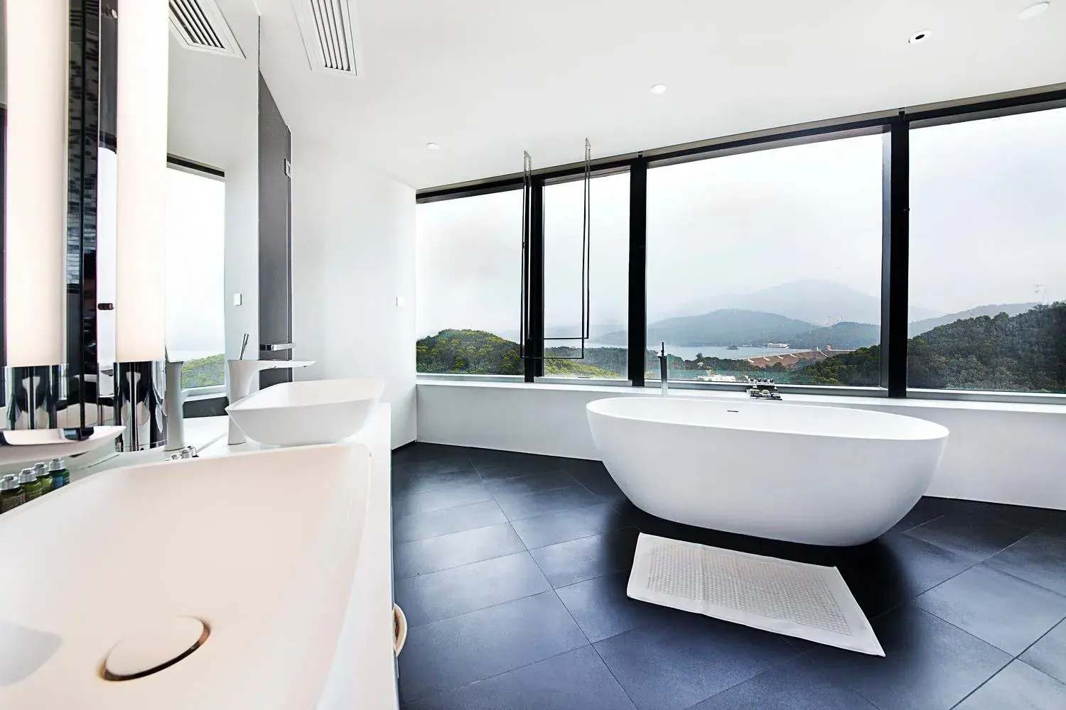Natural landscape, Bathroom in Shenzhen O Hotel