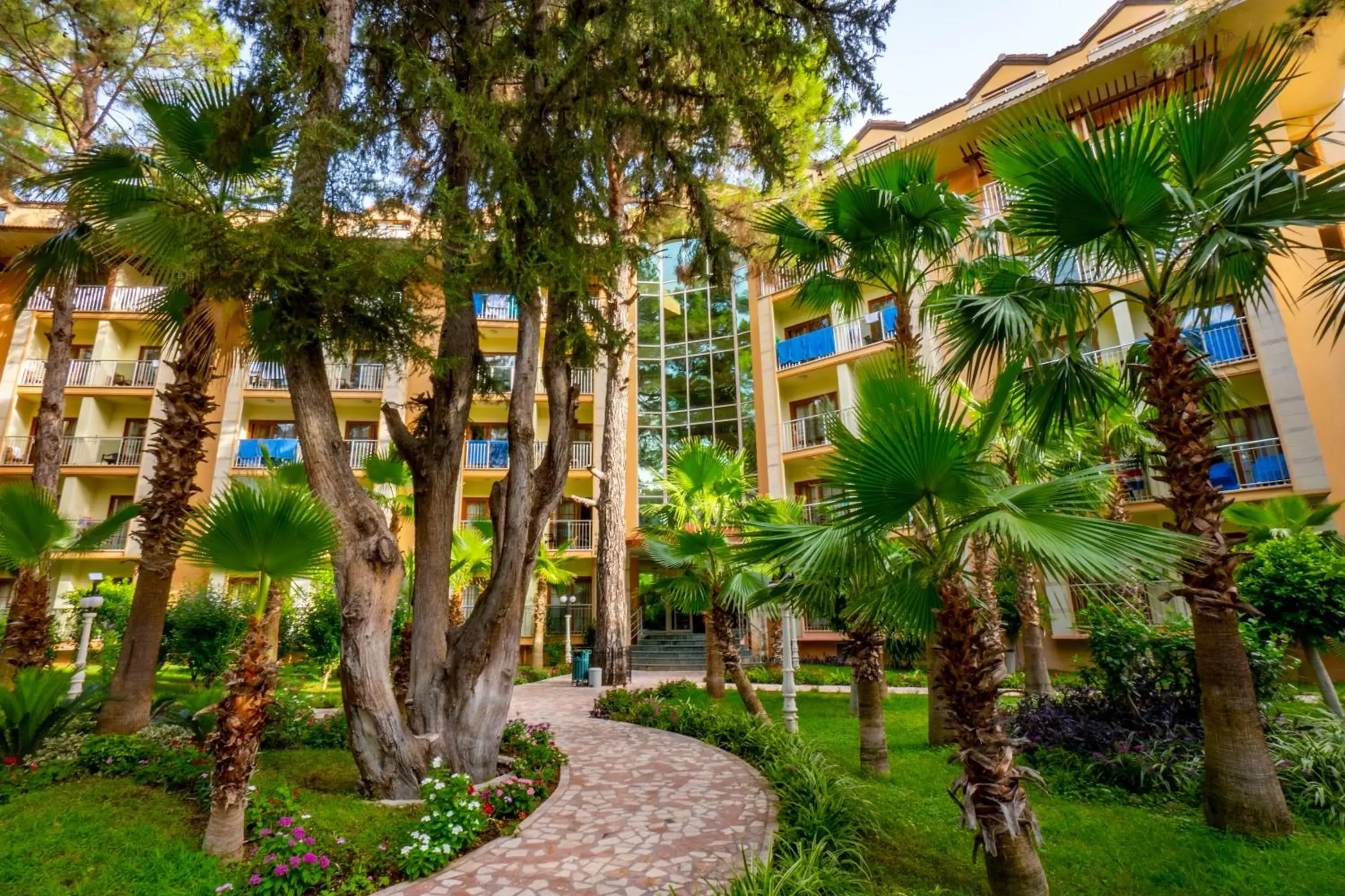 Property building in Armas Kaplan Paradise Property building in Armas Kaplan Paradise