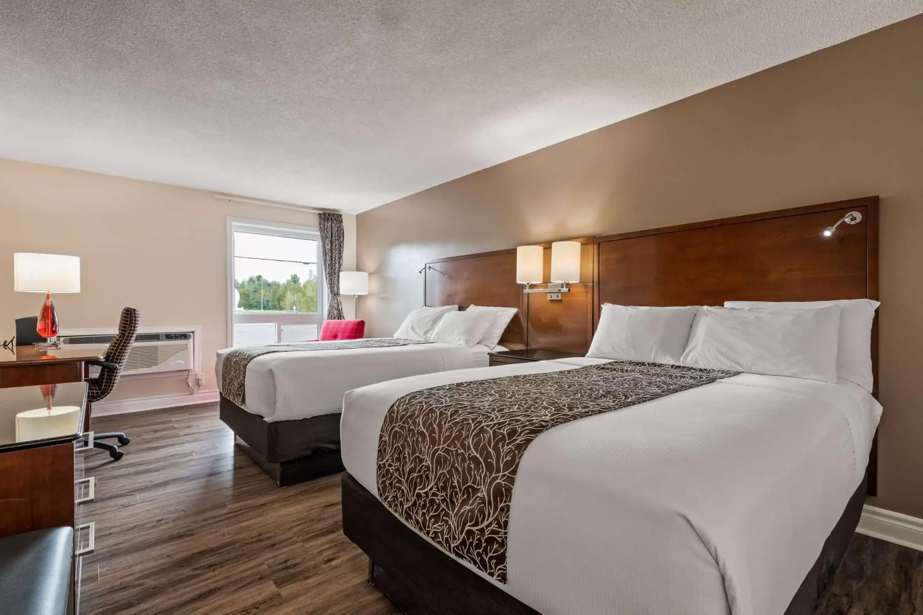 Photo of the whole room, Bed in SureStay Hotel by Best Western Kemptville
