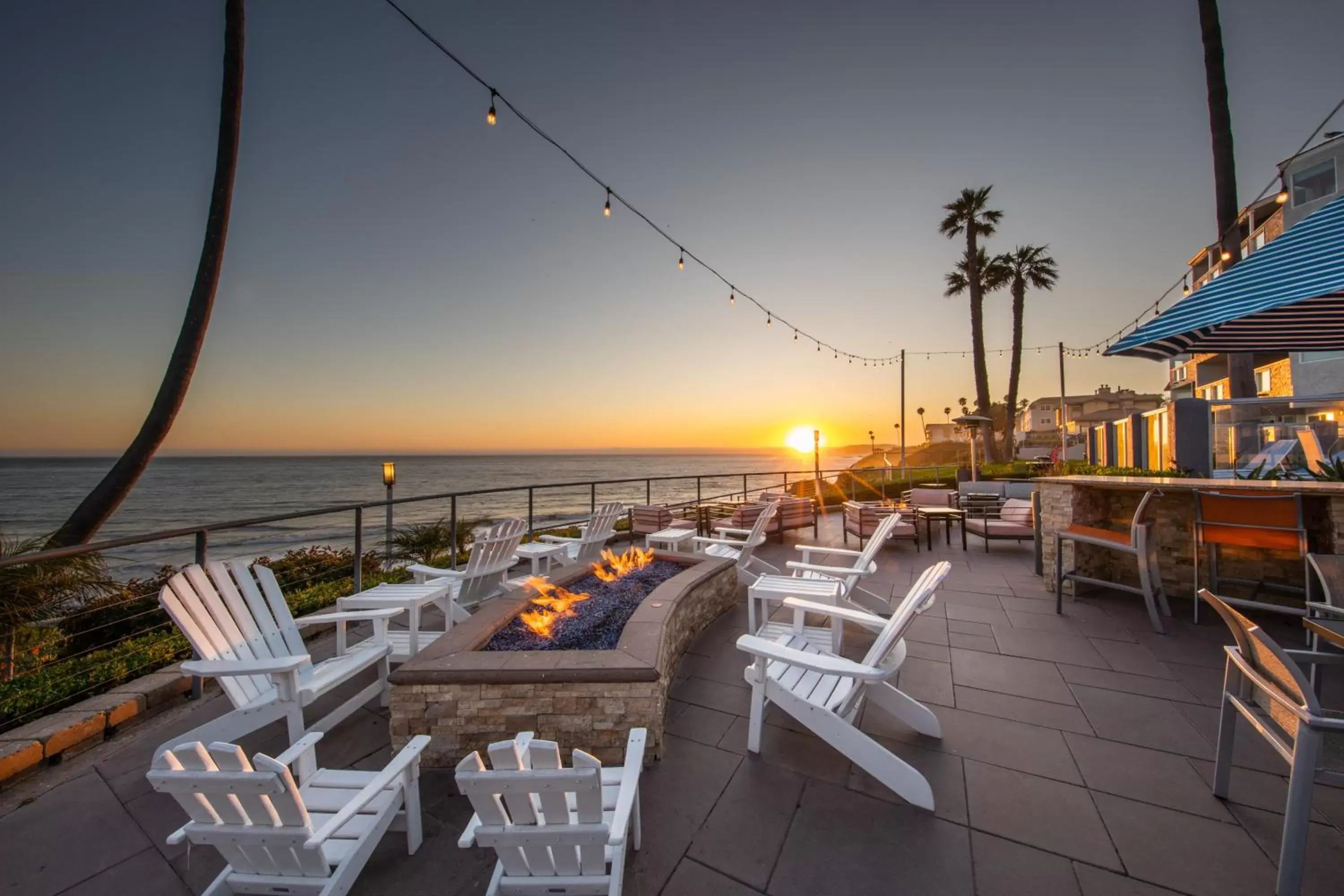 Patio, Restaurant/Places to Eat in SeaCrest Oceanfront Hotel