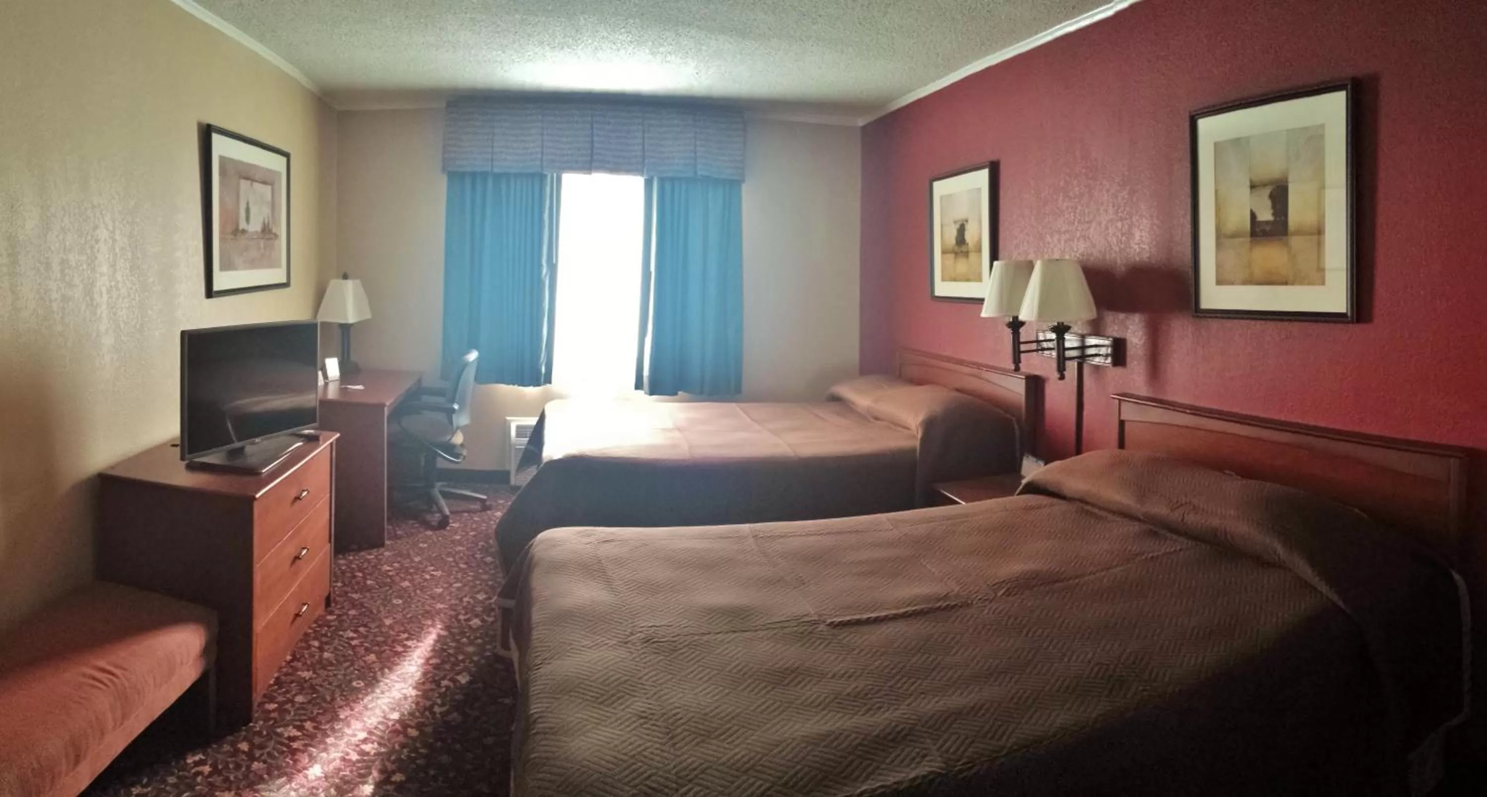 Double Room with Two Double Beds - Non-Smoking in Travelodge by Wyndham Beckley