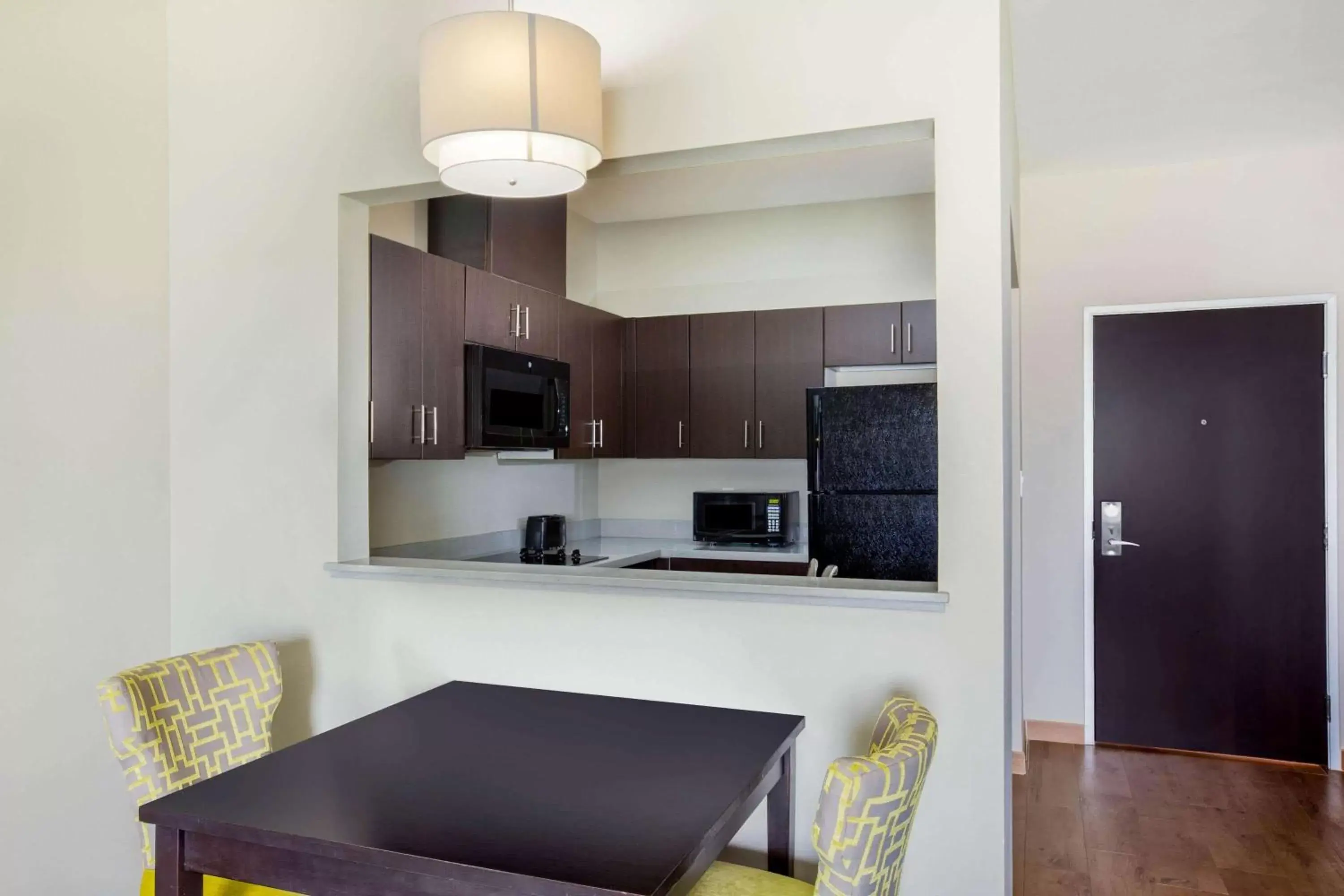 Photo of the whole room, Kitchen/Kitchenette in La Quinta by Wyndham McAllen Convention Center