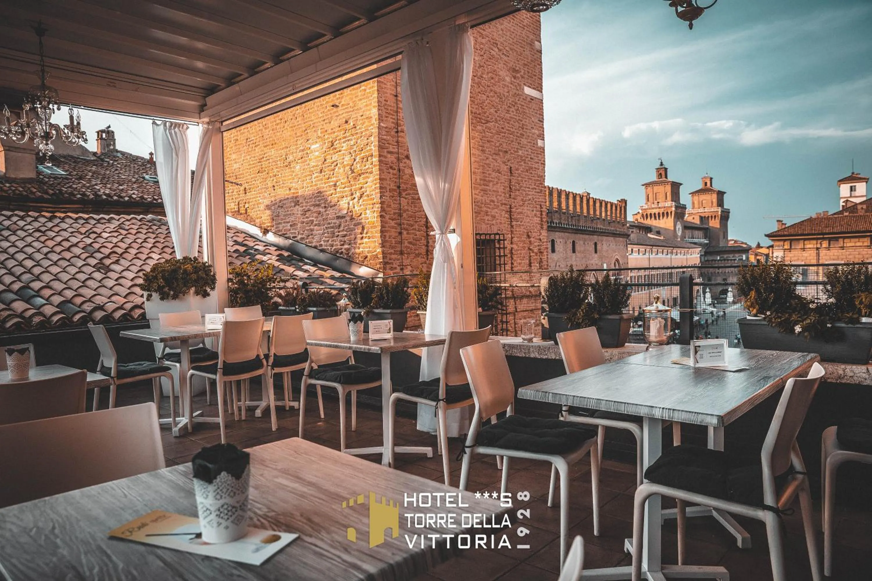 Restaurant/places to eat in Panoramic Rooms Torre della Vittoria
