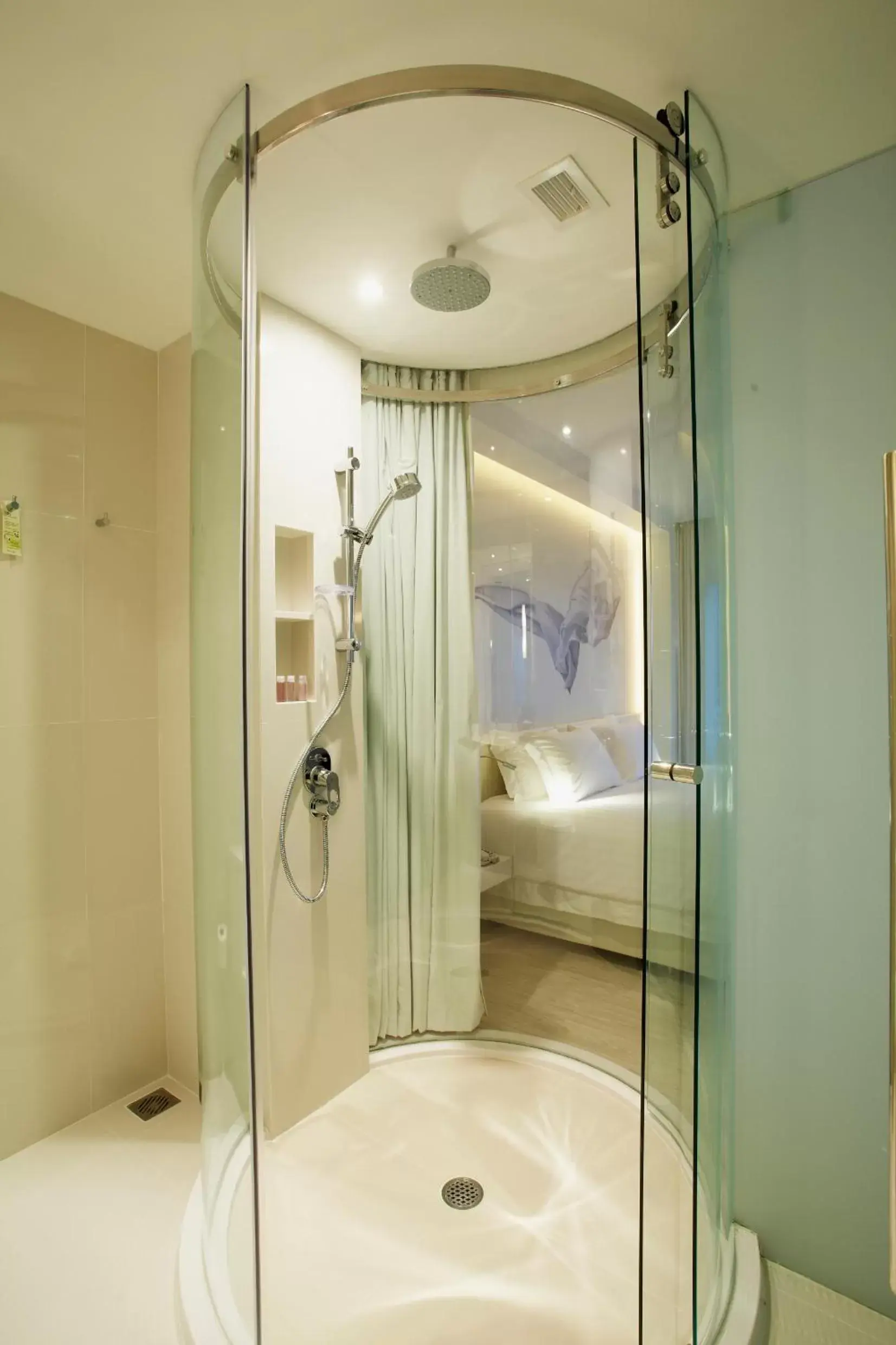 Shower, Bathroom in Centara Watergate Pavillion Hotel Bangkok
