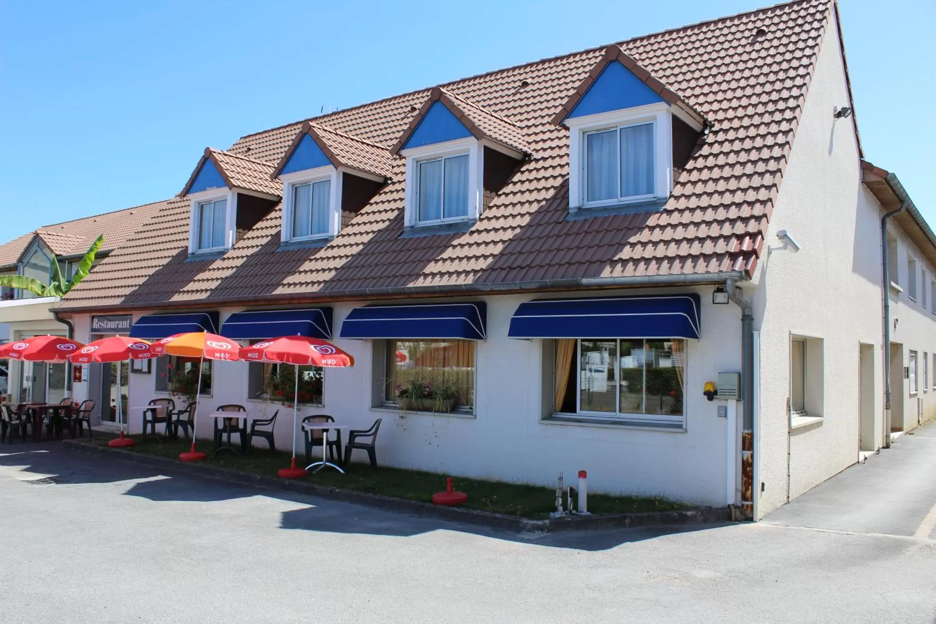 Facade/entrance, Property Building in HOTEL Chateau-Thierry Centre