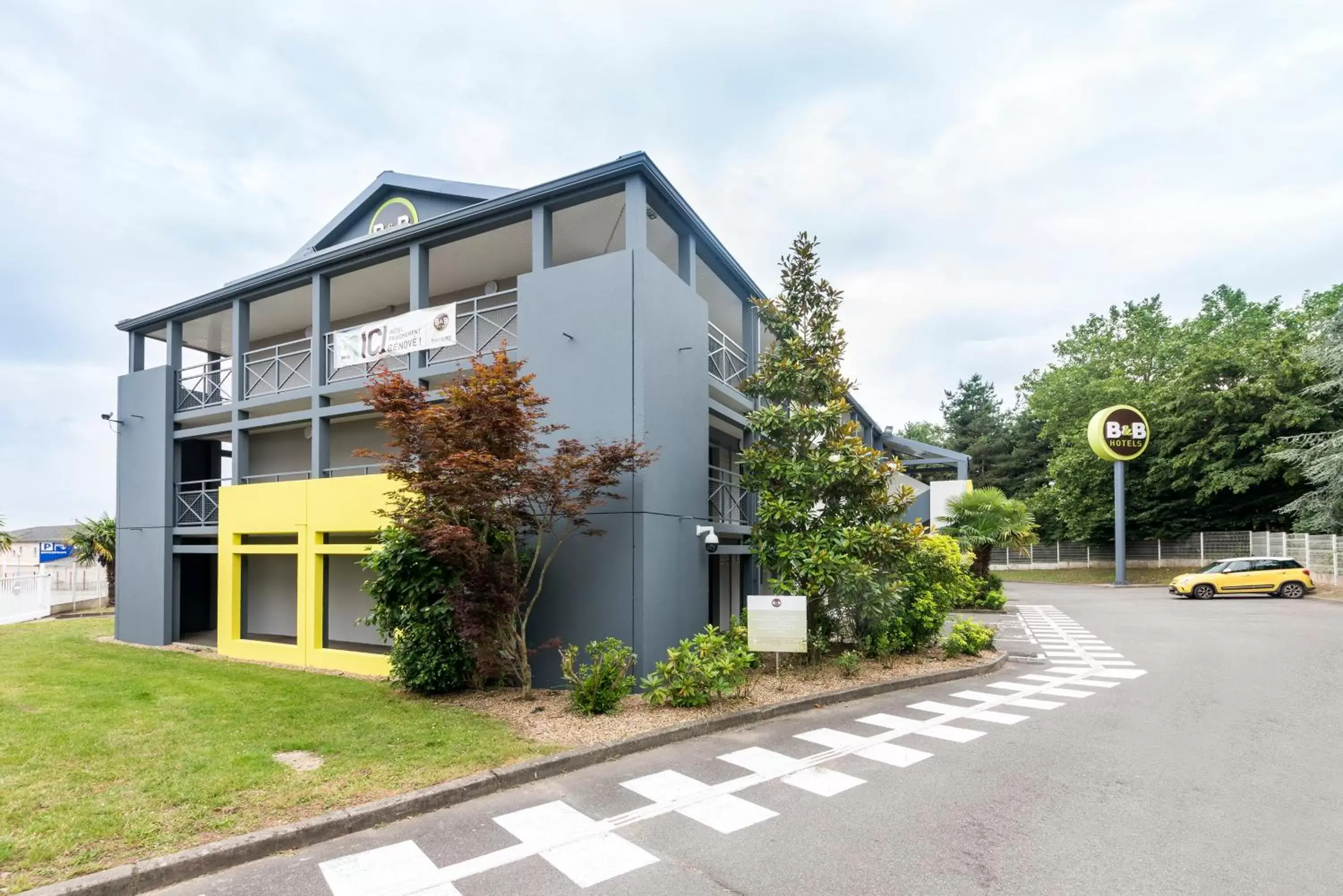 Facade/entrance, Property Building in B&B HOTEL Nantes Parc Expos La Beaujoire