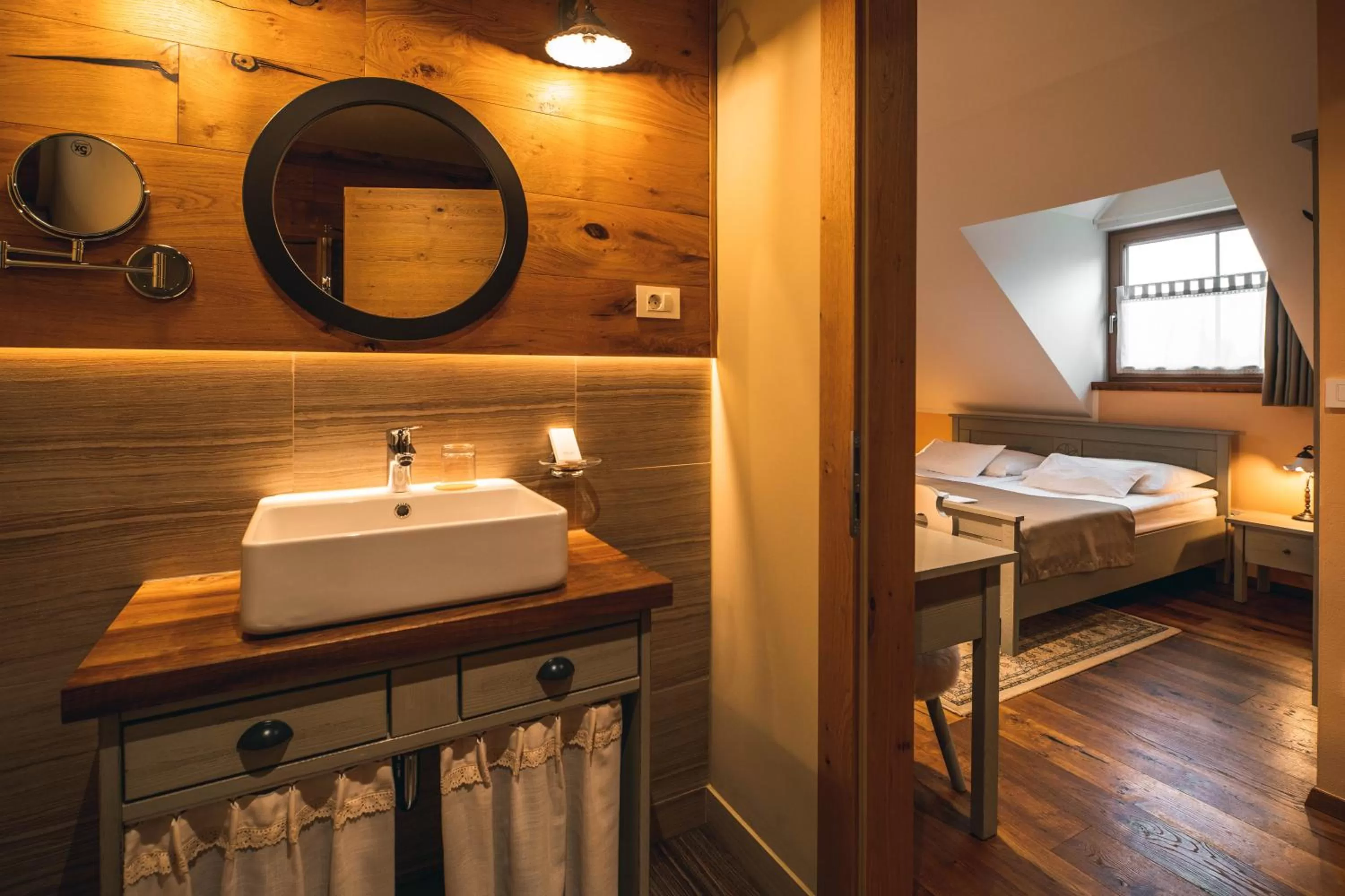 Bathroom, Bed in Hotel Zamorc