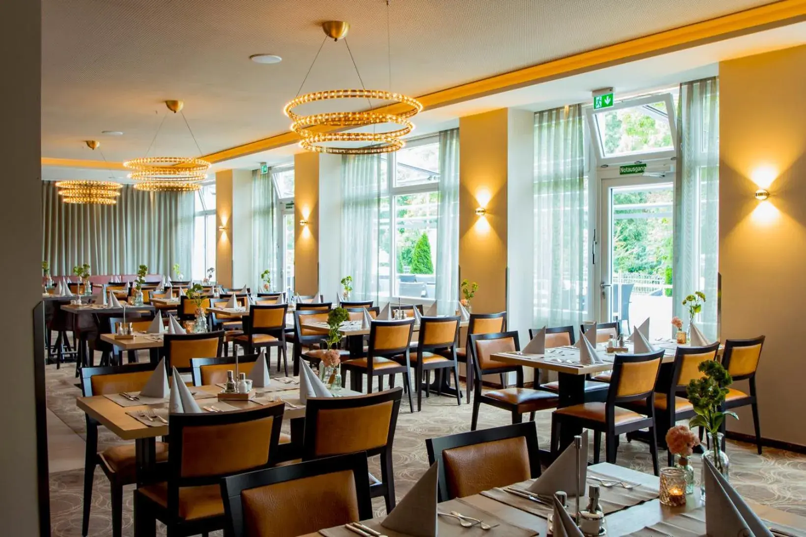 Restaurant/Places to Eat in Caravelle Hotel im Park