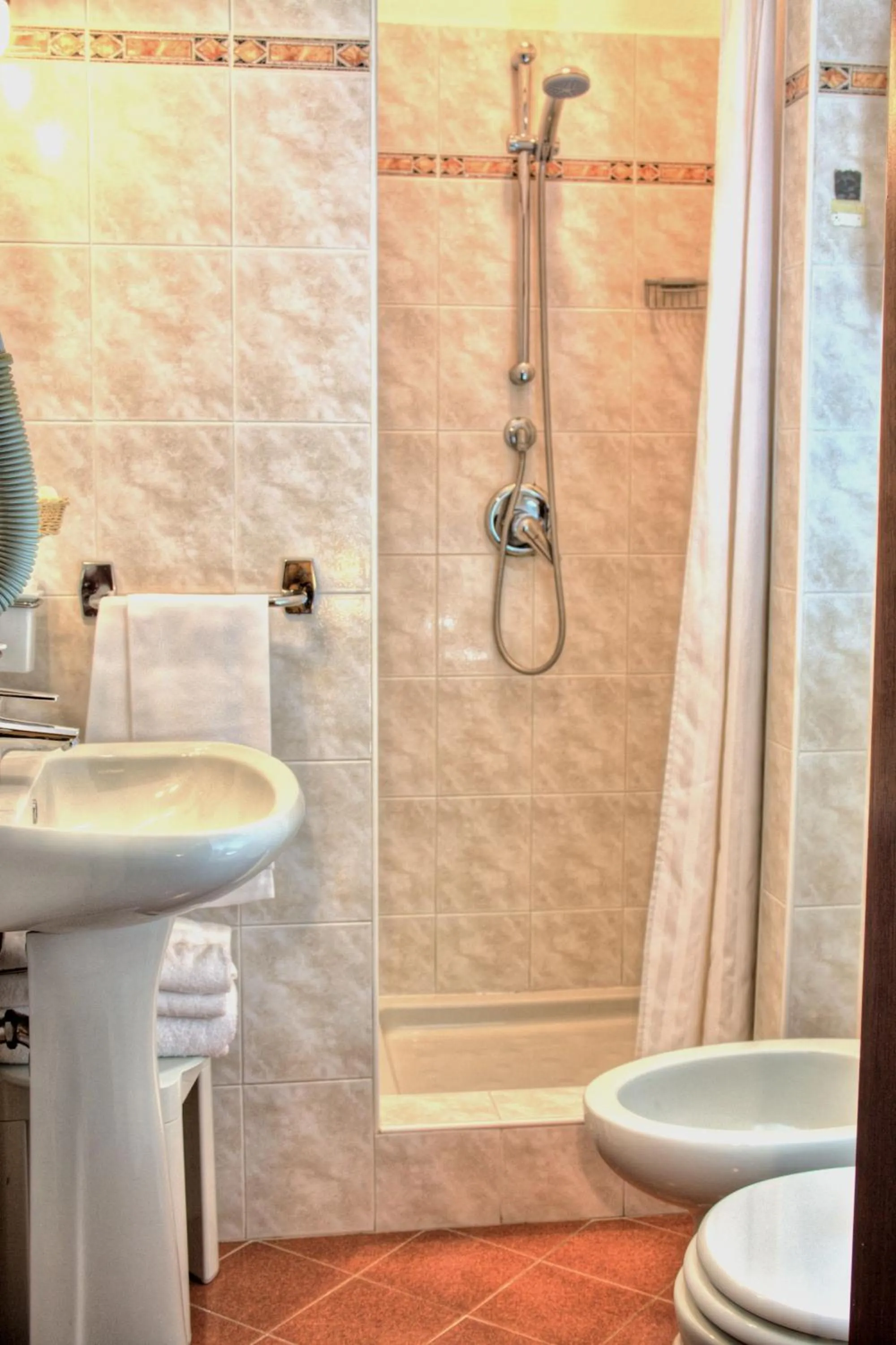 Bathroom in Hotel Torcolo "Residenze del Cuore"