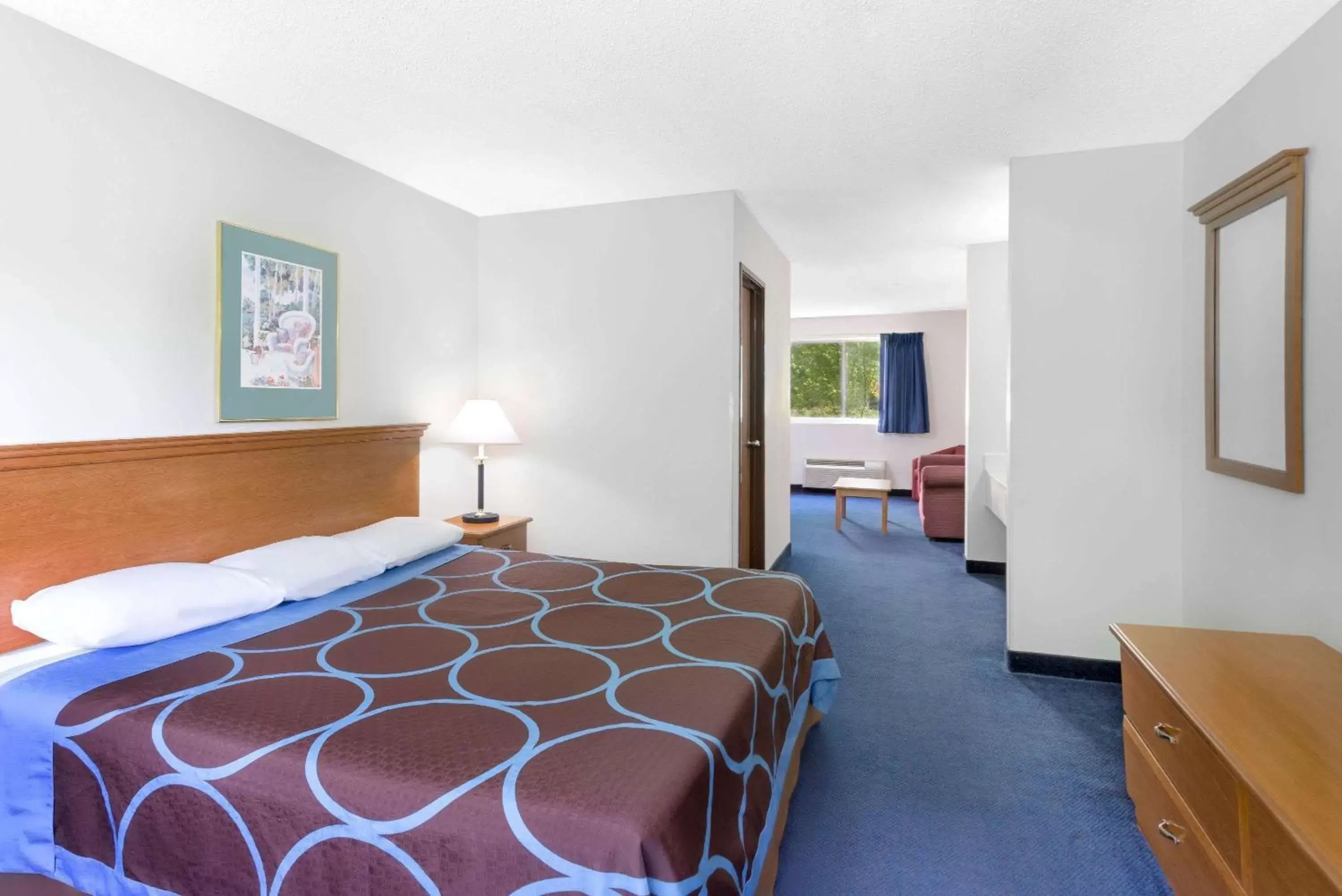 Photo of the whole room, Bed in Super 8 by Wyndham Kingston