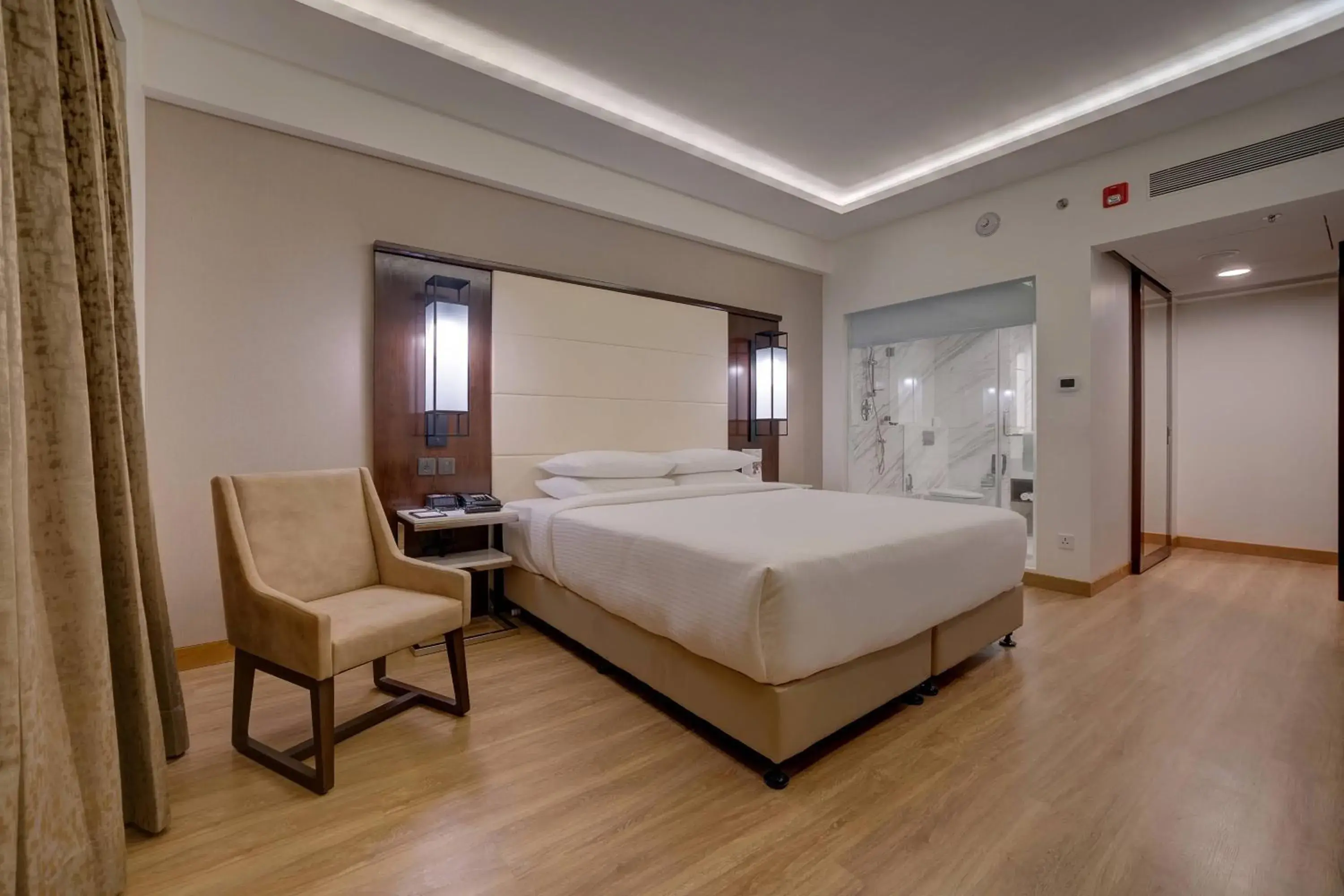 Bedroom, Bed in Courtyard by Marriott Surat