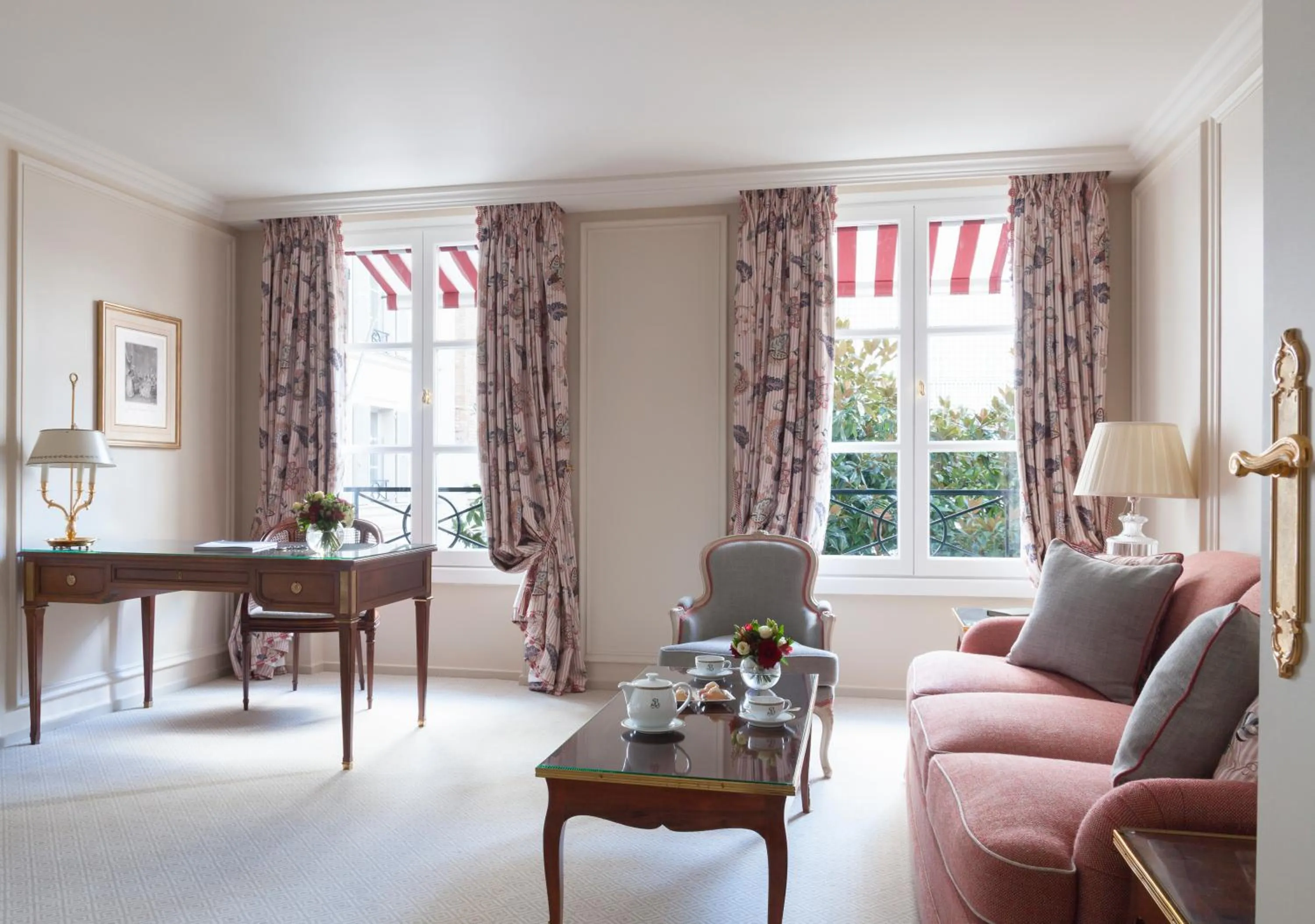 Living room in Le Bristol Paris, Oetker Hotels