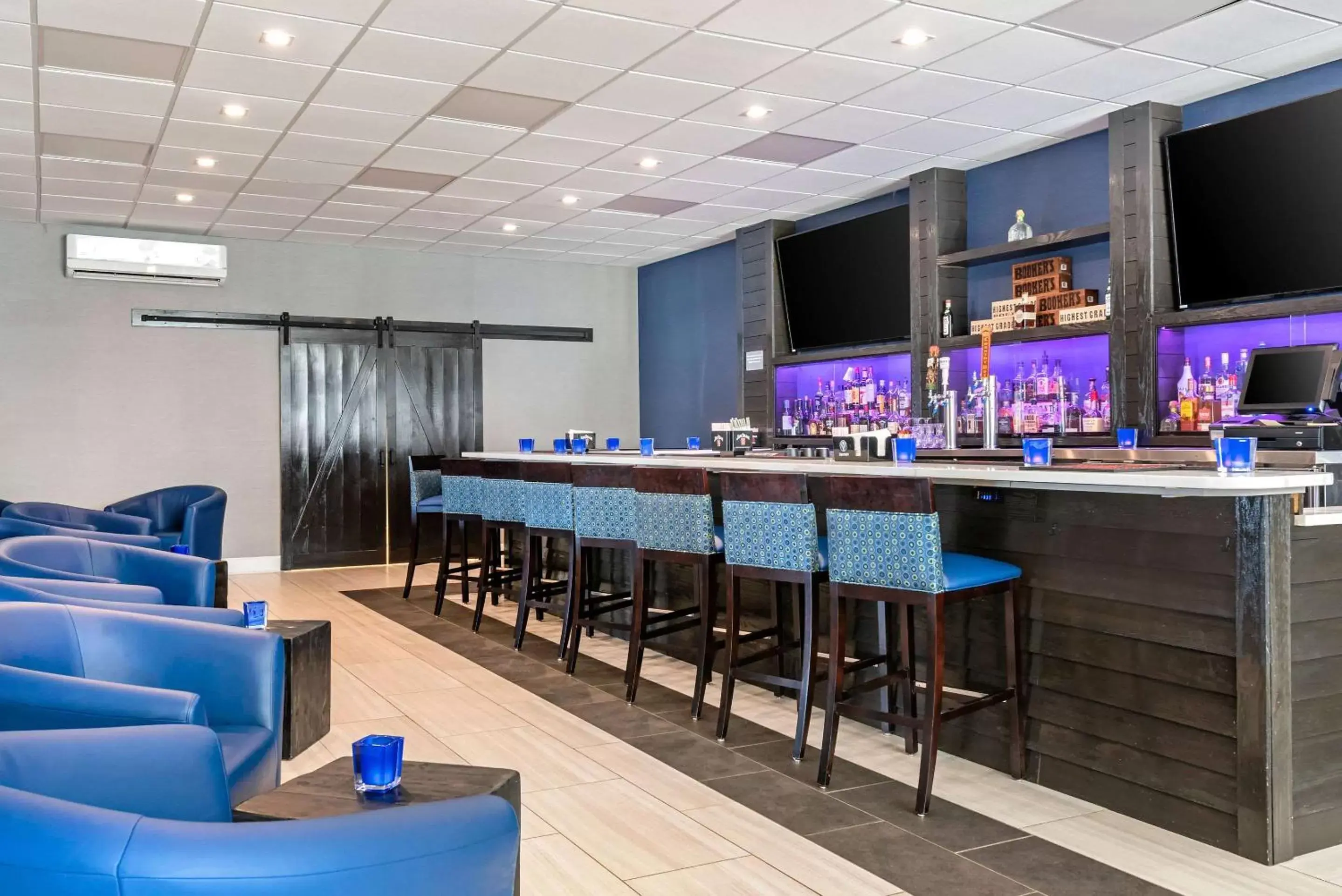 Lounge or bar in Clarion Hotel Lexington