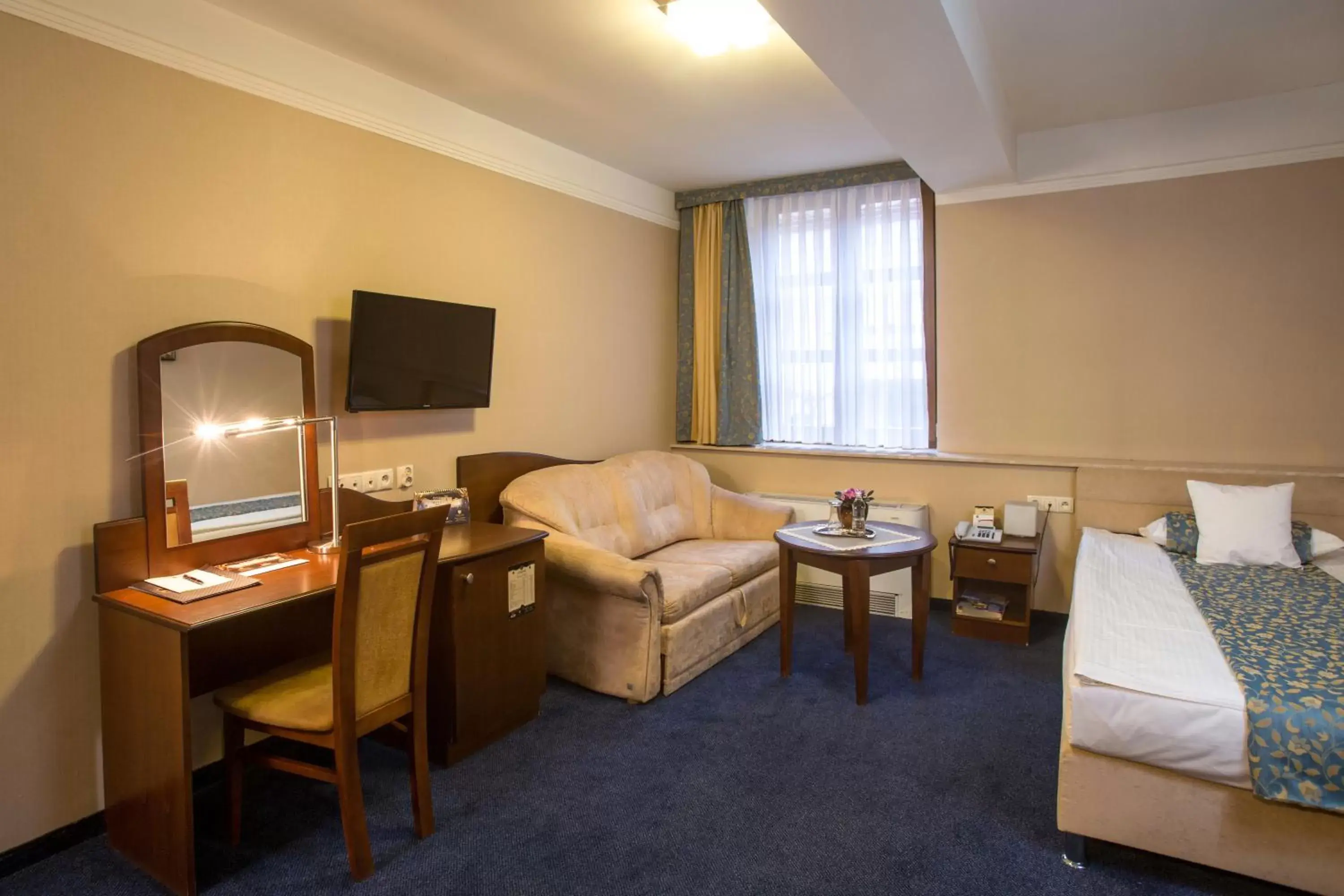 Photo of the whole room, TV/Entertainment Center in Hotel Ambasadorski Rzeszów
