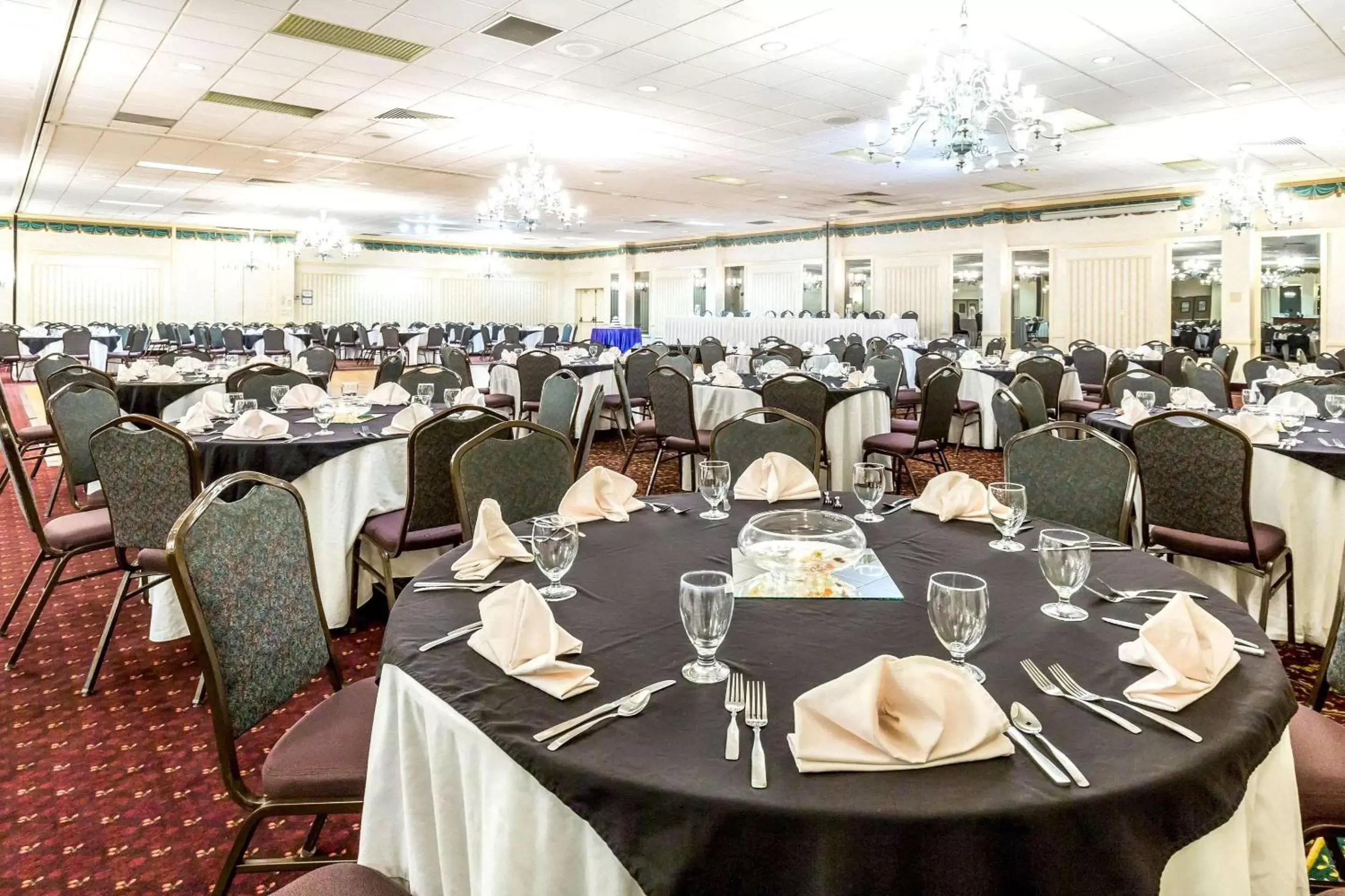 On site, Restaurant/Places to Eat in Clarion Inn Frederick Event Center