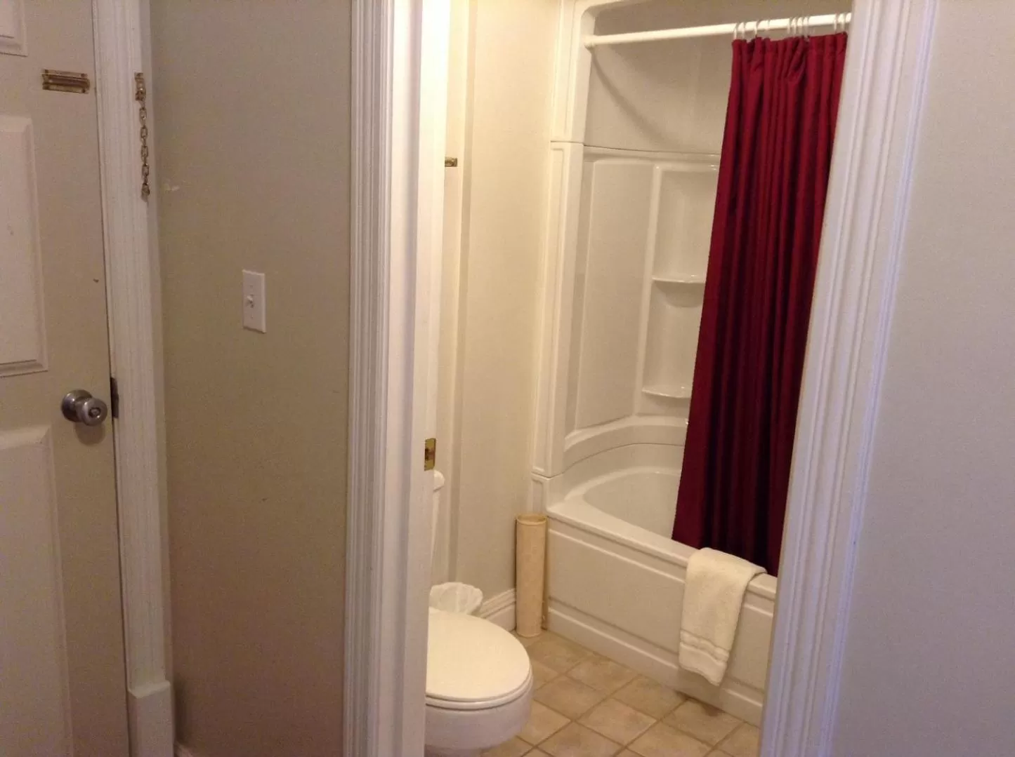 Bathroom in Lakeview Hotel