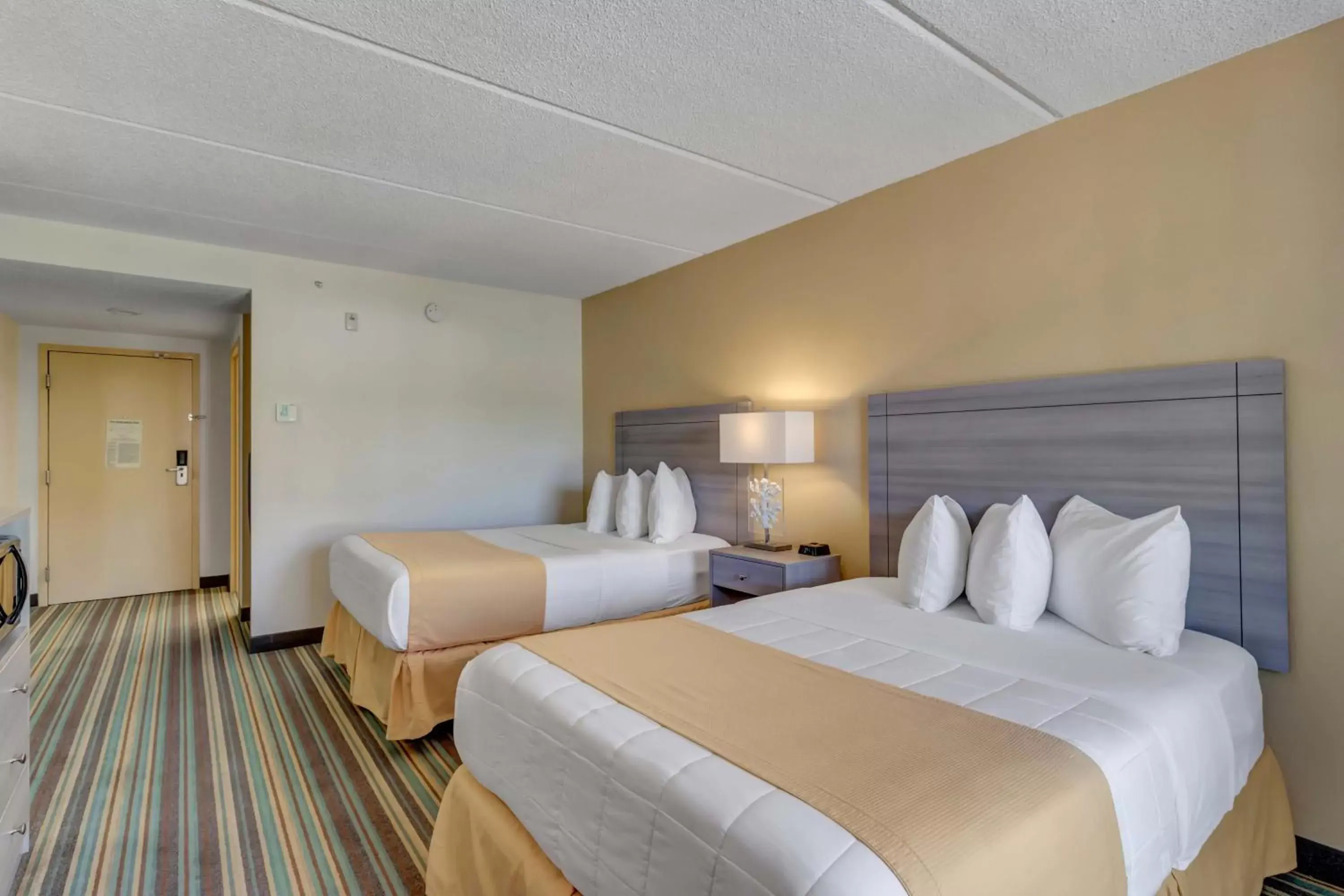 Bed in Hutchinson Island Plaza Hotel & Suites