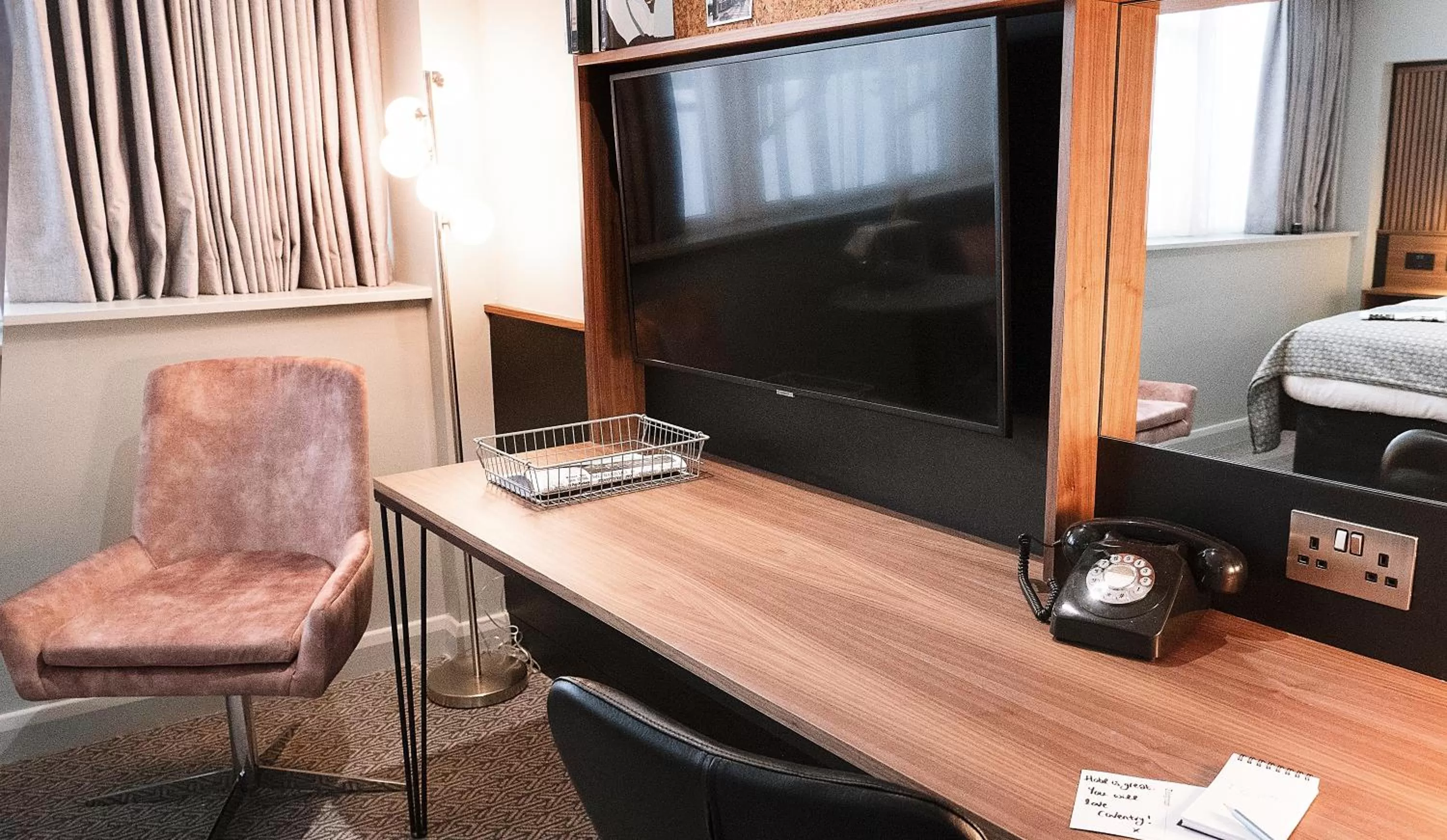 TV and multimedia, Bed in Telegraph Hotel - Coventry