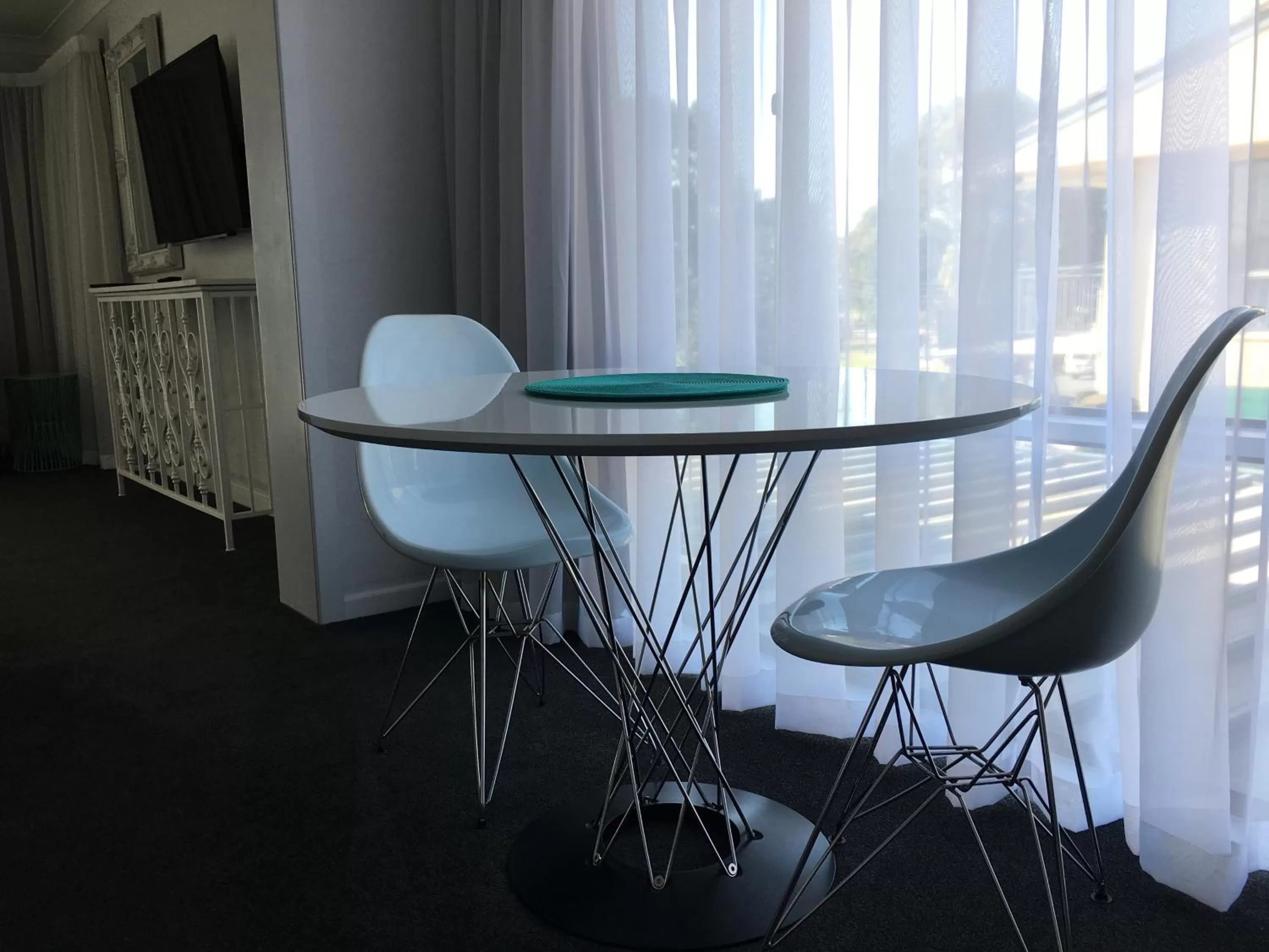 TV and multimedia in Araluen Motor Lodge