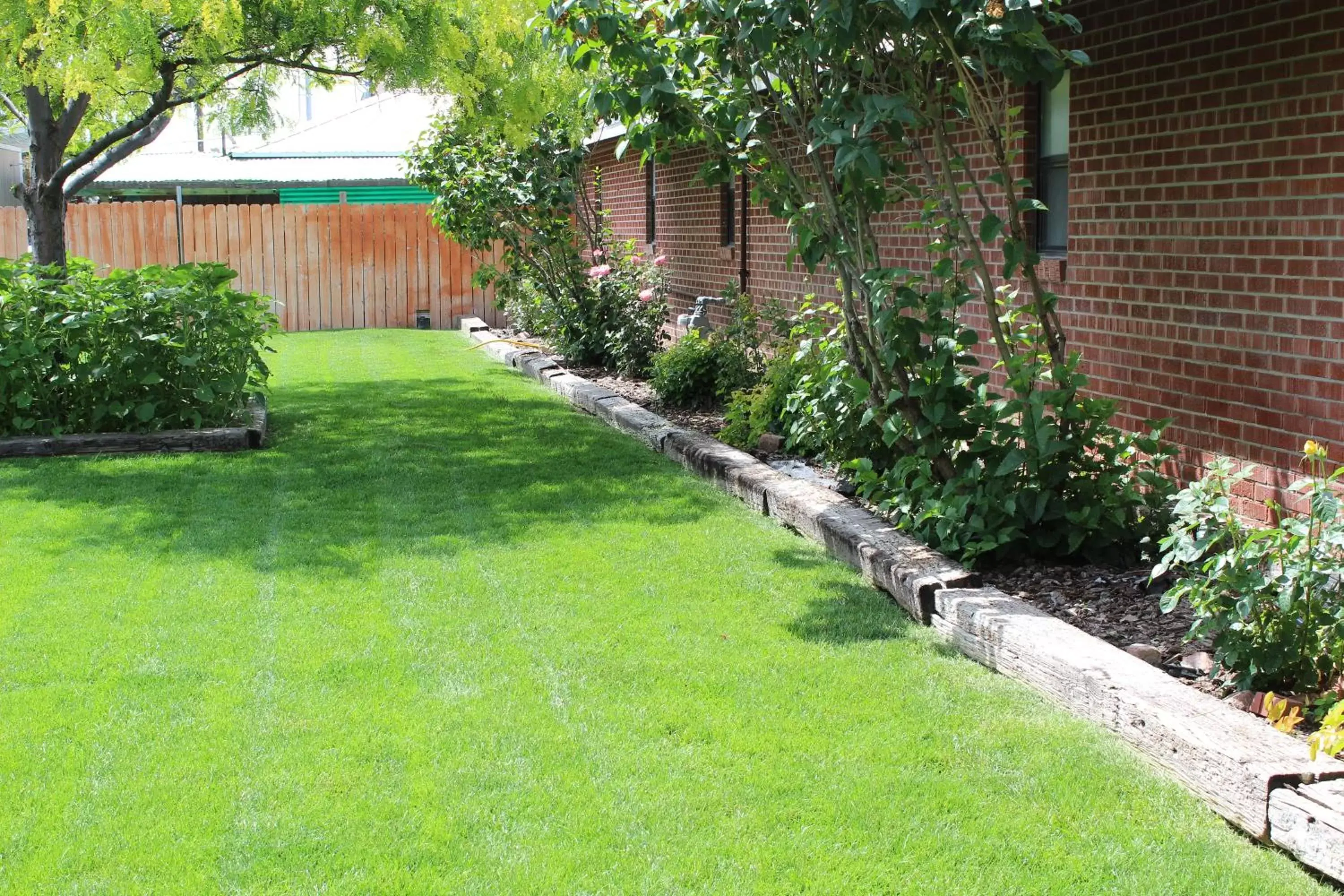 Area and facilities, Garden in Ontario Inn