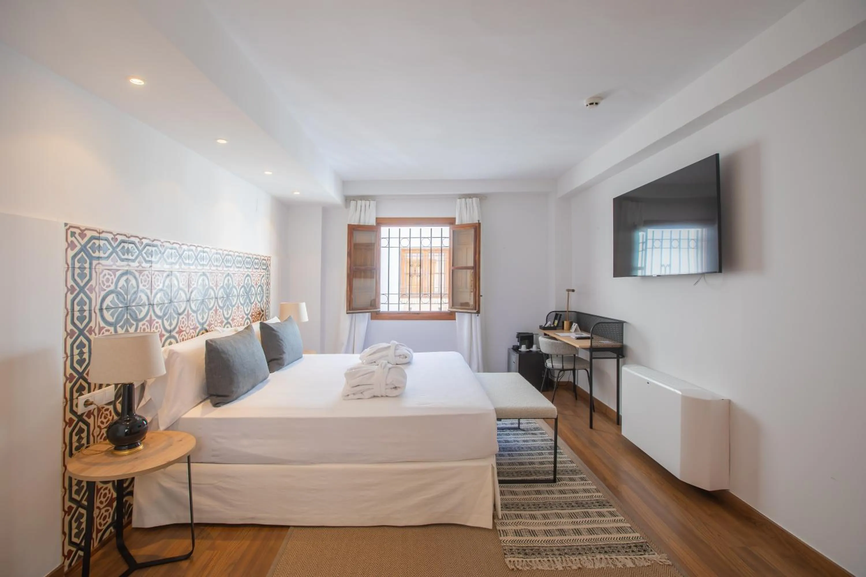 Photo of the whole room, Bed in Soho Boutique Atalia