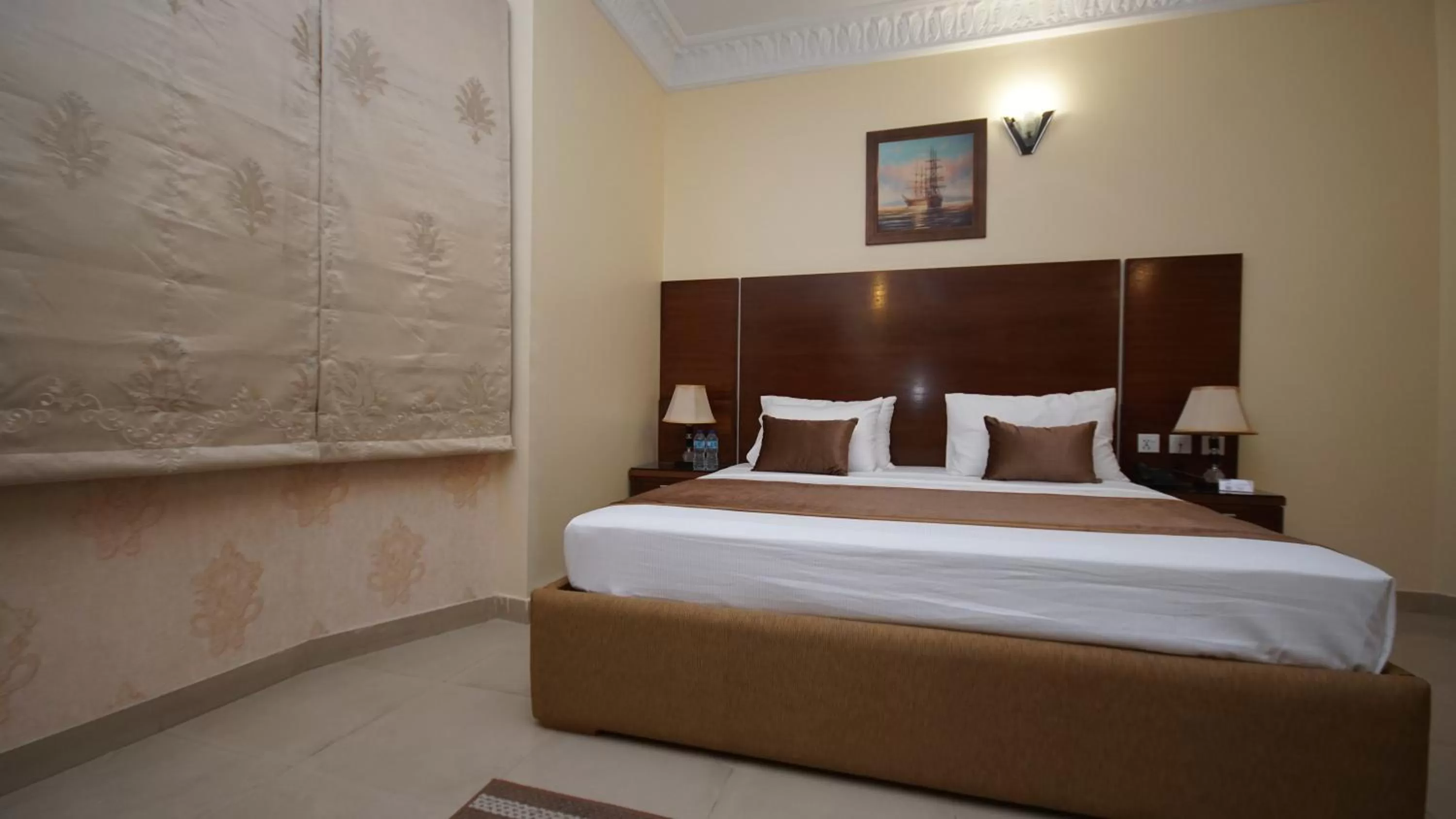 Bed in World Inn Karachi