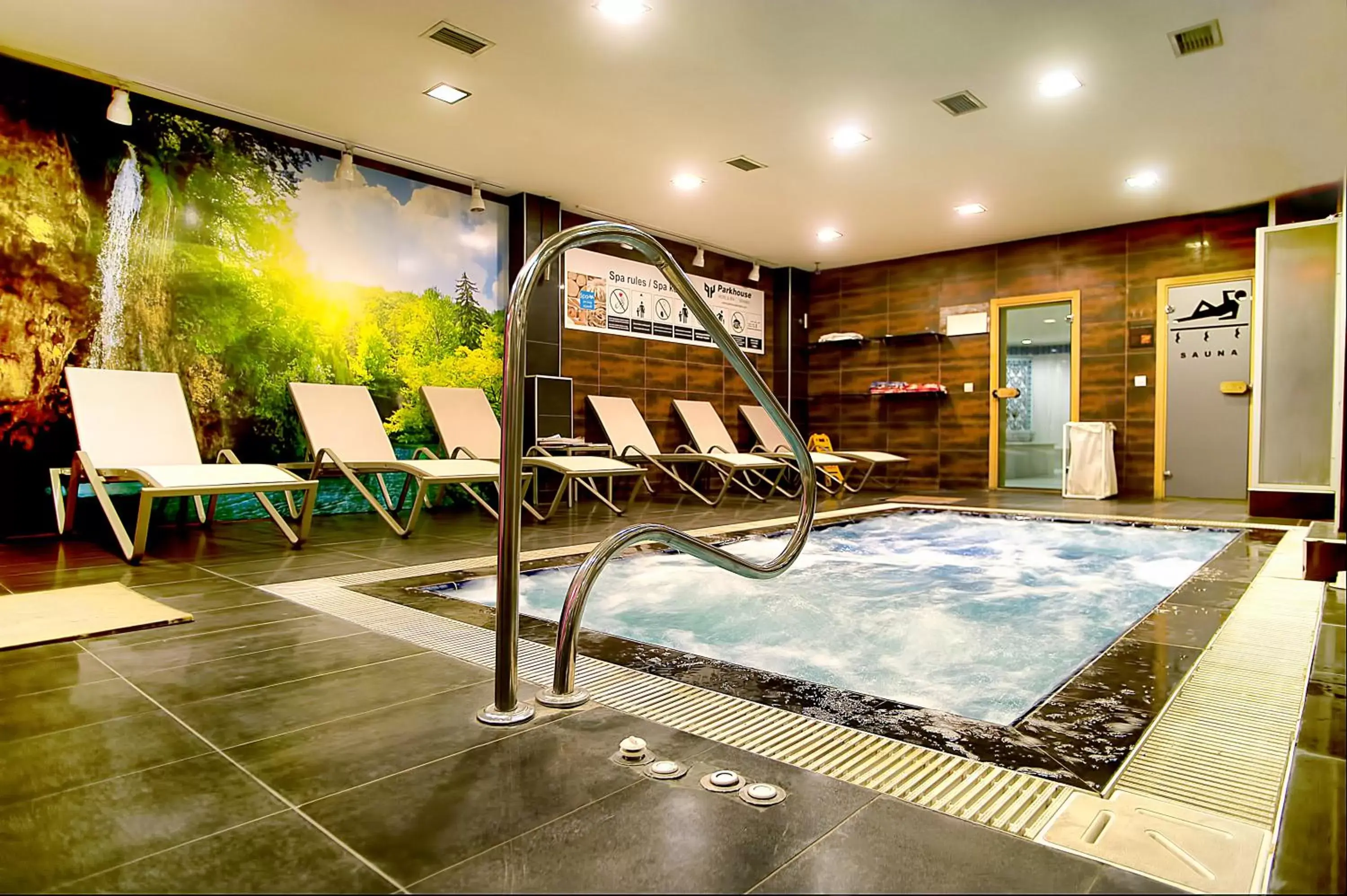 Hot Tub, Swimming Pool in Parkhouse Hotel & Spa