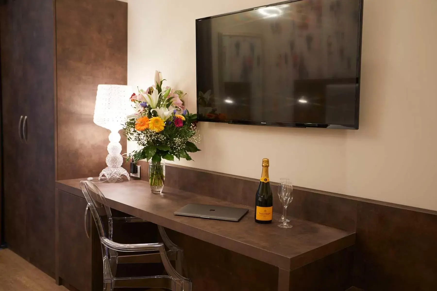 TV and multimedia in Hotel Concord TV and multimedia in Hotel Concord