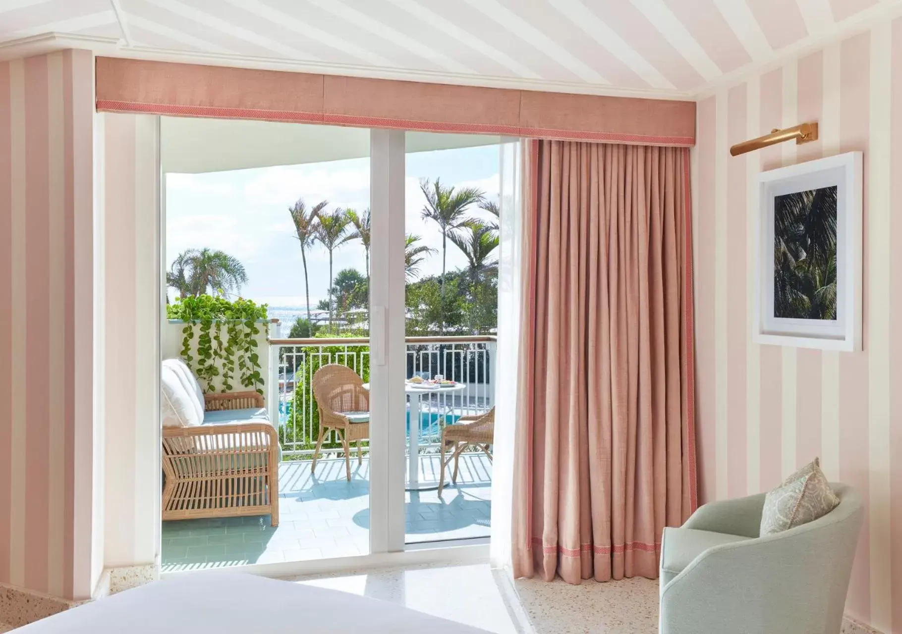 Balcony/Terrace, Pool View in Four Seasons Resort Palm Beach
