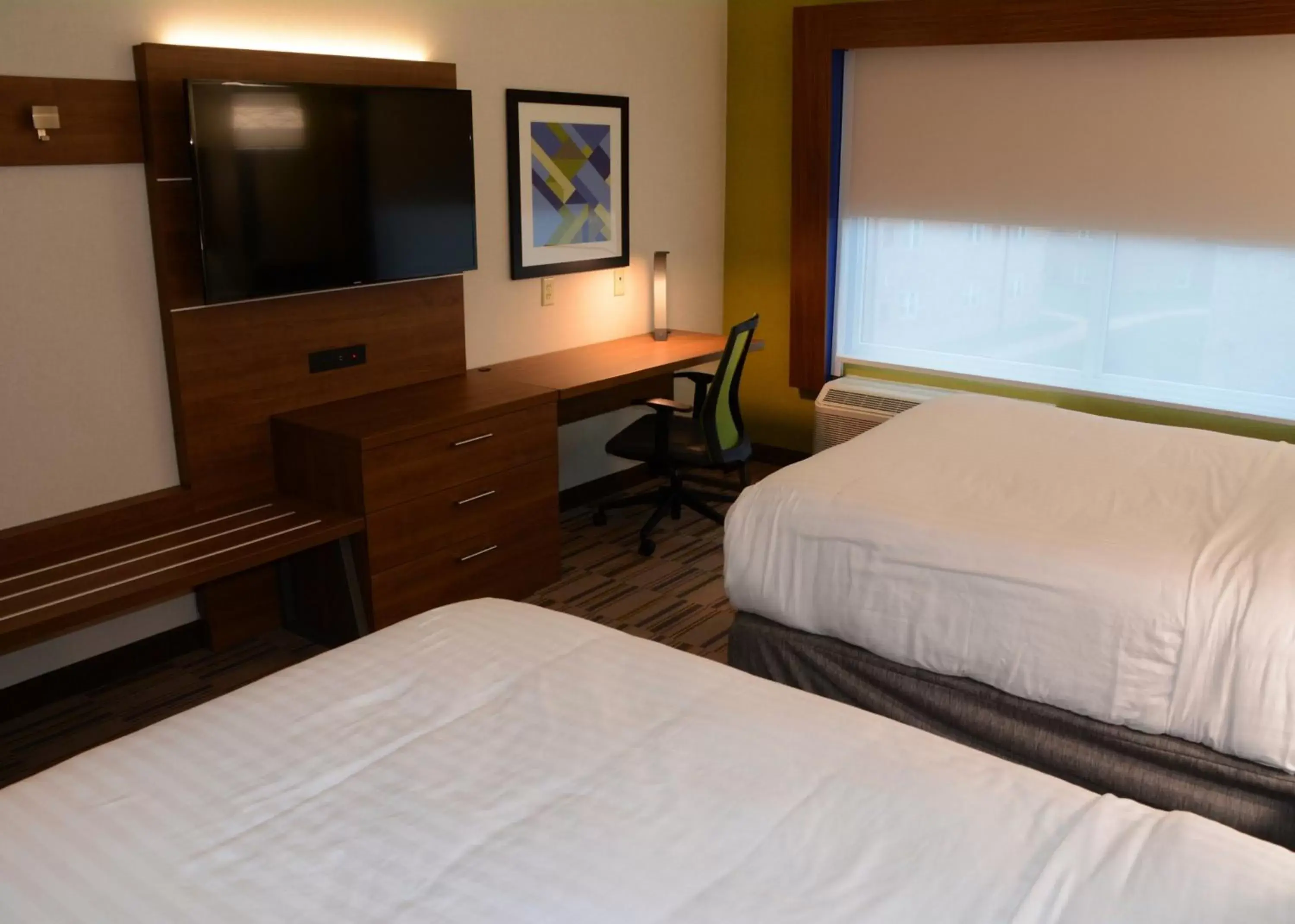 Photo of the whole room, Bed in Holiday Inn Express & Suites - Pittsburgh - Monroeville, an IHG Hotel