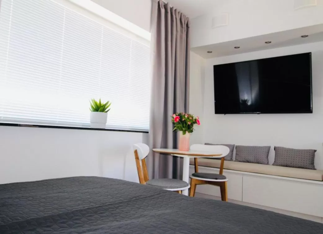 TV and multimedia, Bed in Easy Livin' Apartment Hotel